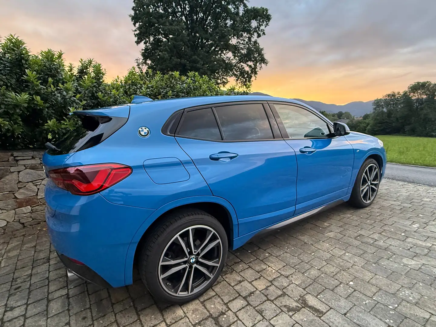 BMW X2 M X2 sDrive 18d M Sport Aut. M Sport Blau - 2