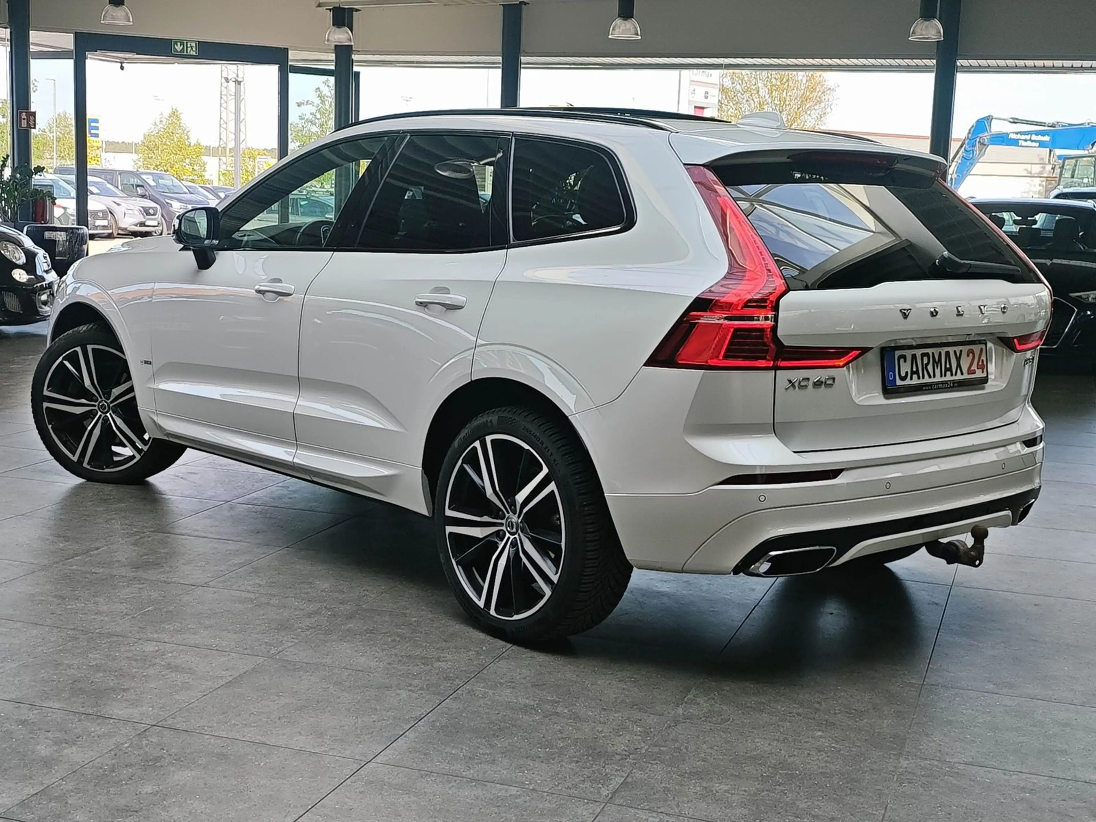 Volvo XC60 R Design AWD Pano Kamera CarPlay H&K AHK — photo 6