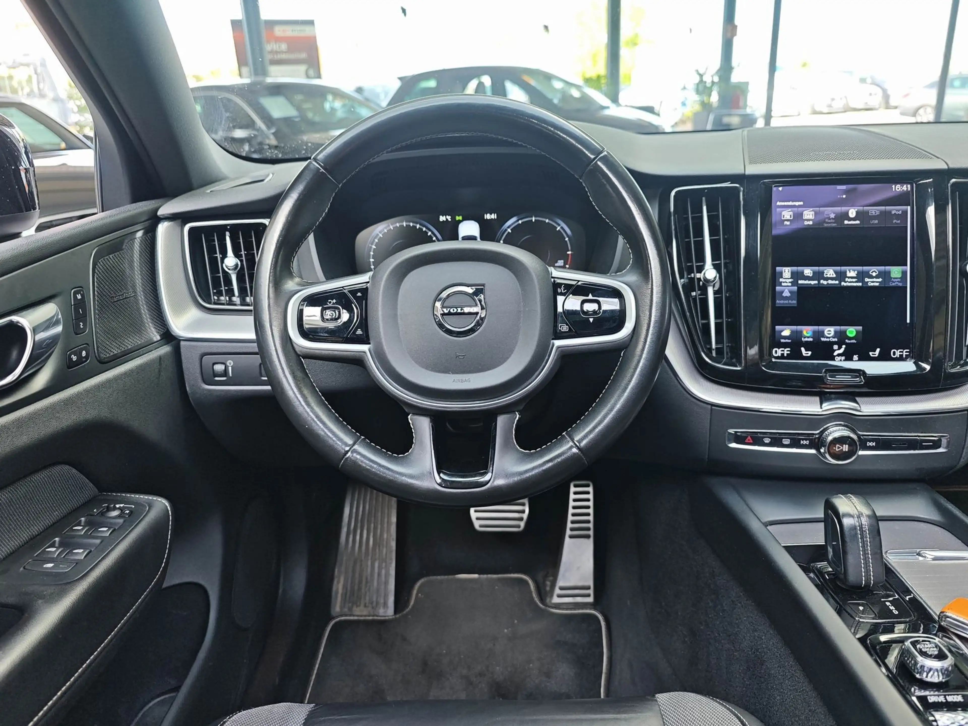 Volvo XC60 R Design AWD Pano Kamera CarPlay H&K AHK — photo 10