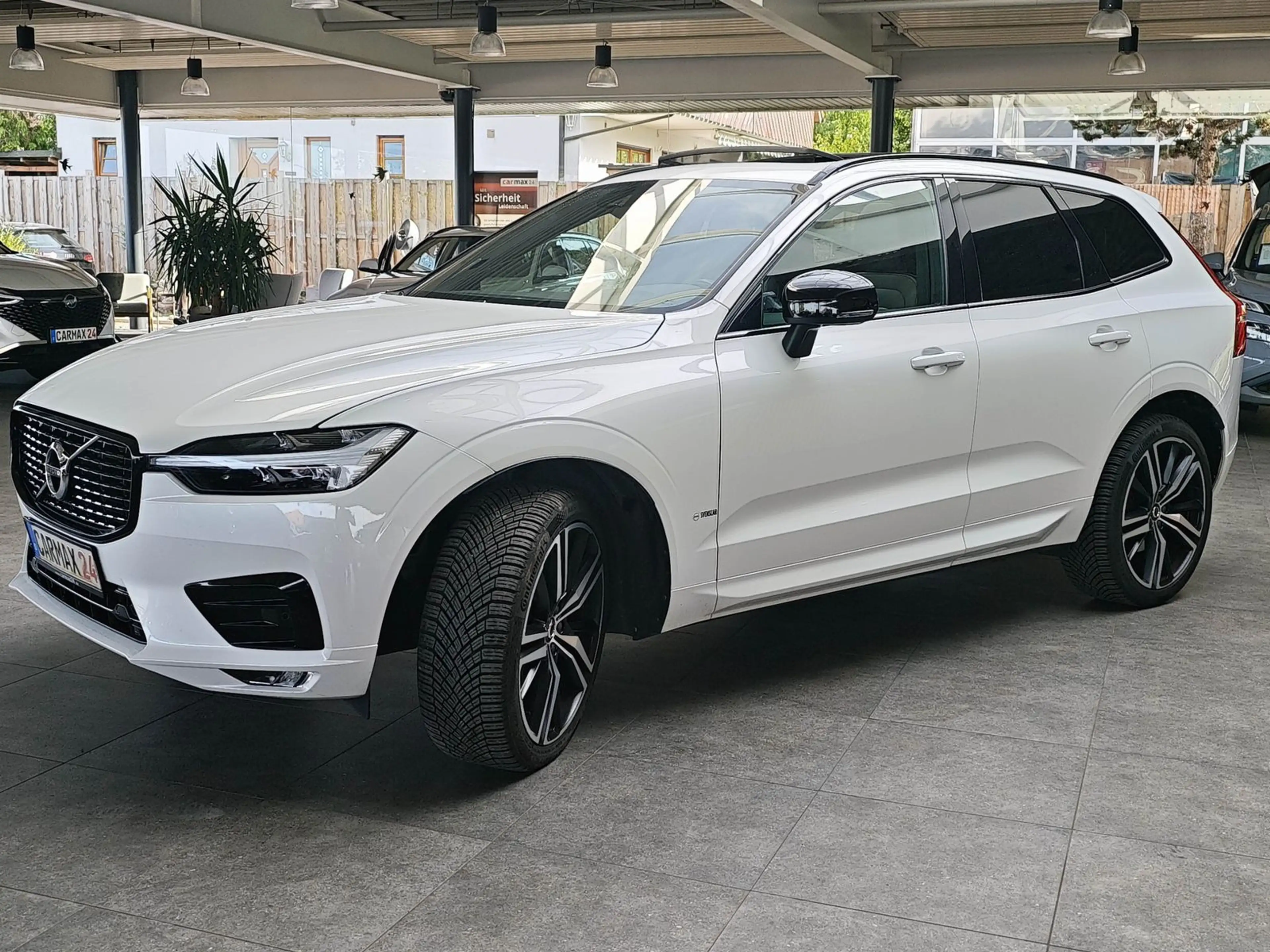 Volvo XC60 R Design AWD Pano Kamera CarPlay H&K AHK — photo 5
