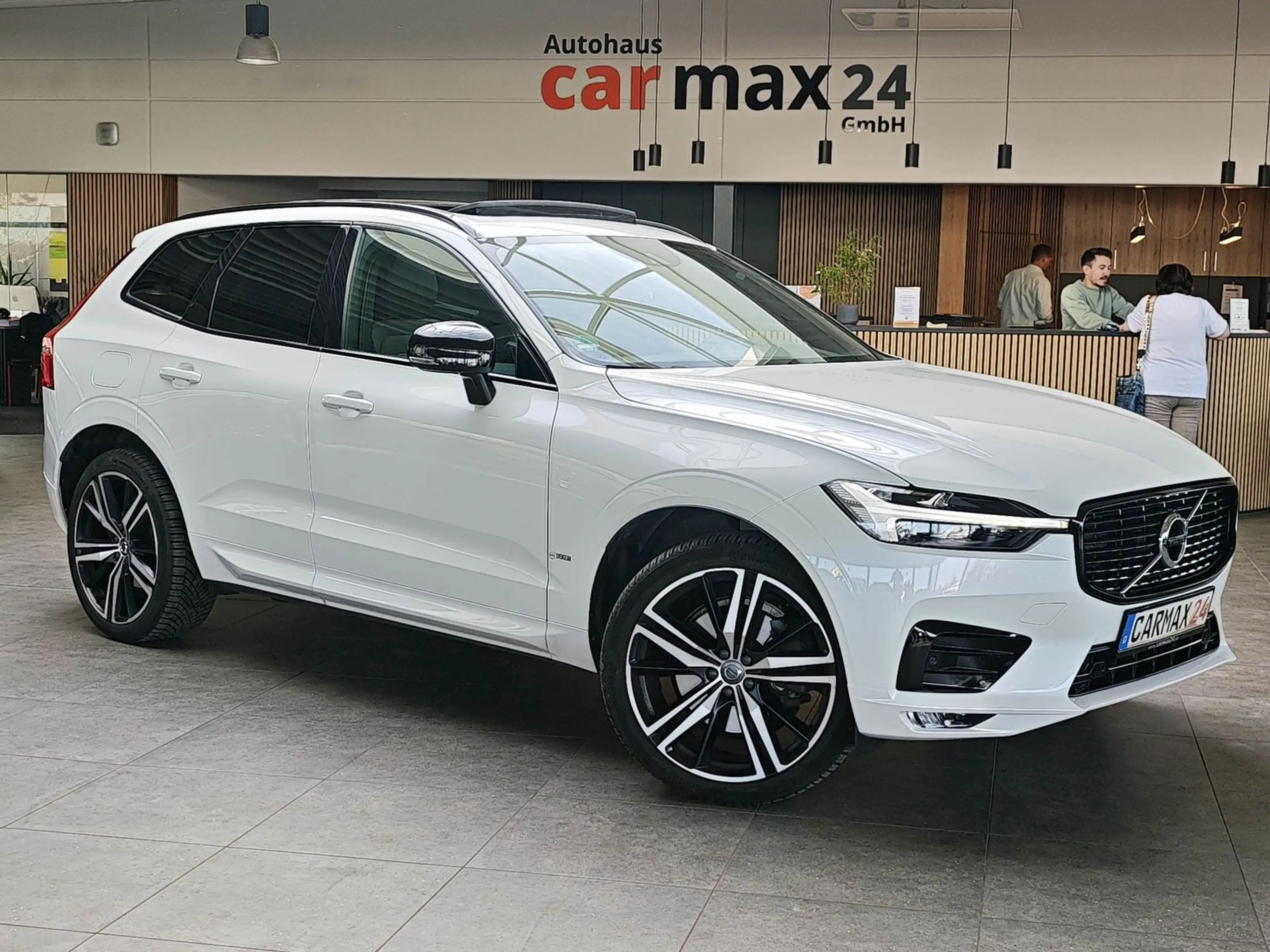 Volvo XC60 R Design AWD Pano Kamera CarPlay H&K AHK