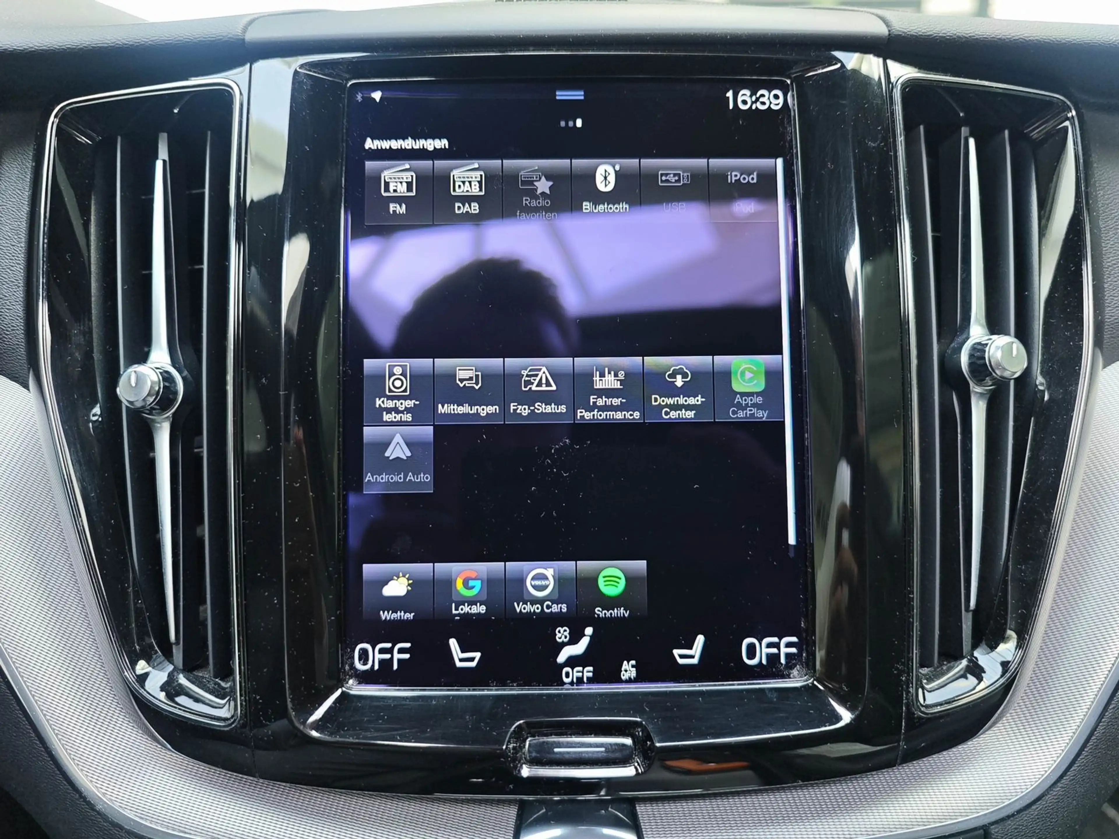 Volvo XC60 R Design AWD Pano Kamera CarPlay H&K AHK — photo 14