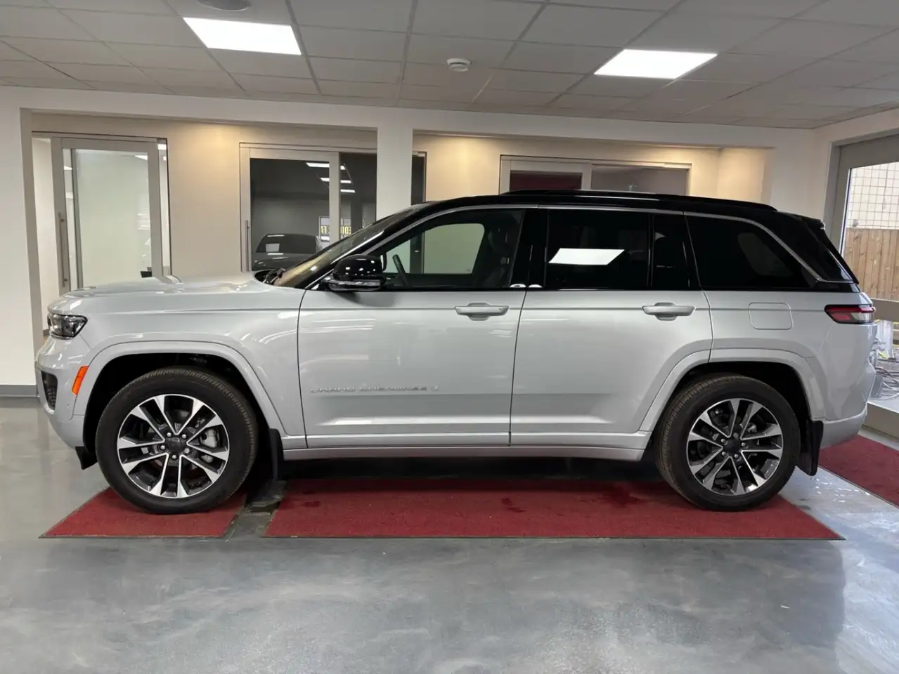Jeep Grand Cherokee снимка Jeep Grand Cherokee