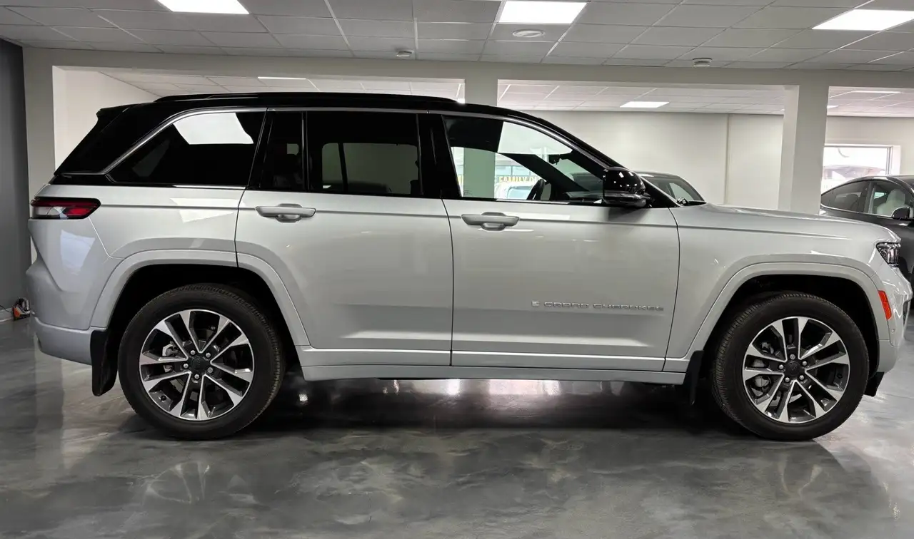 Jeep Grand Cherokee снимка Jeep Grand Cherokee