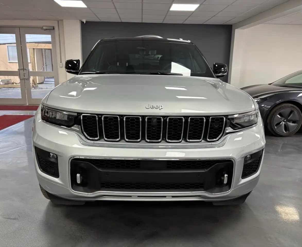Jeep Grand Cherokee снимка Jeep Grand Cherokee