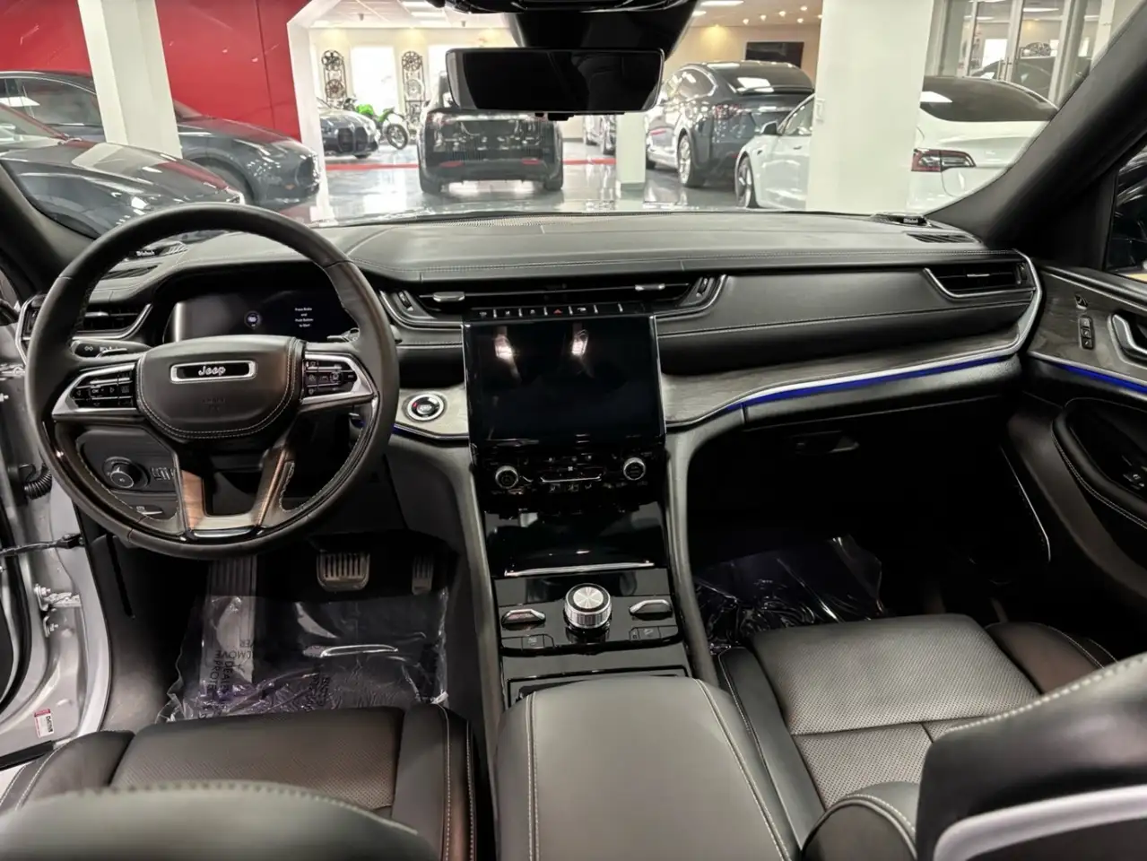 Jeep Grand Cherokee снимка Jeep Grand Cherokee