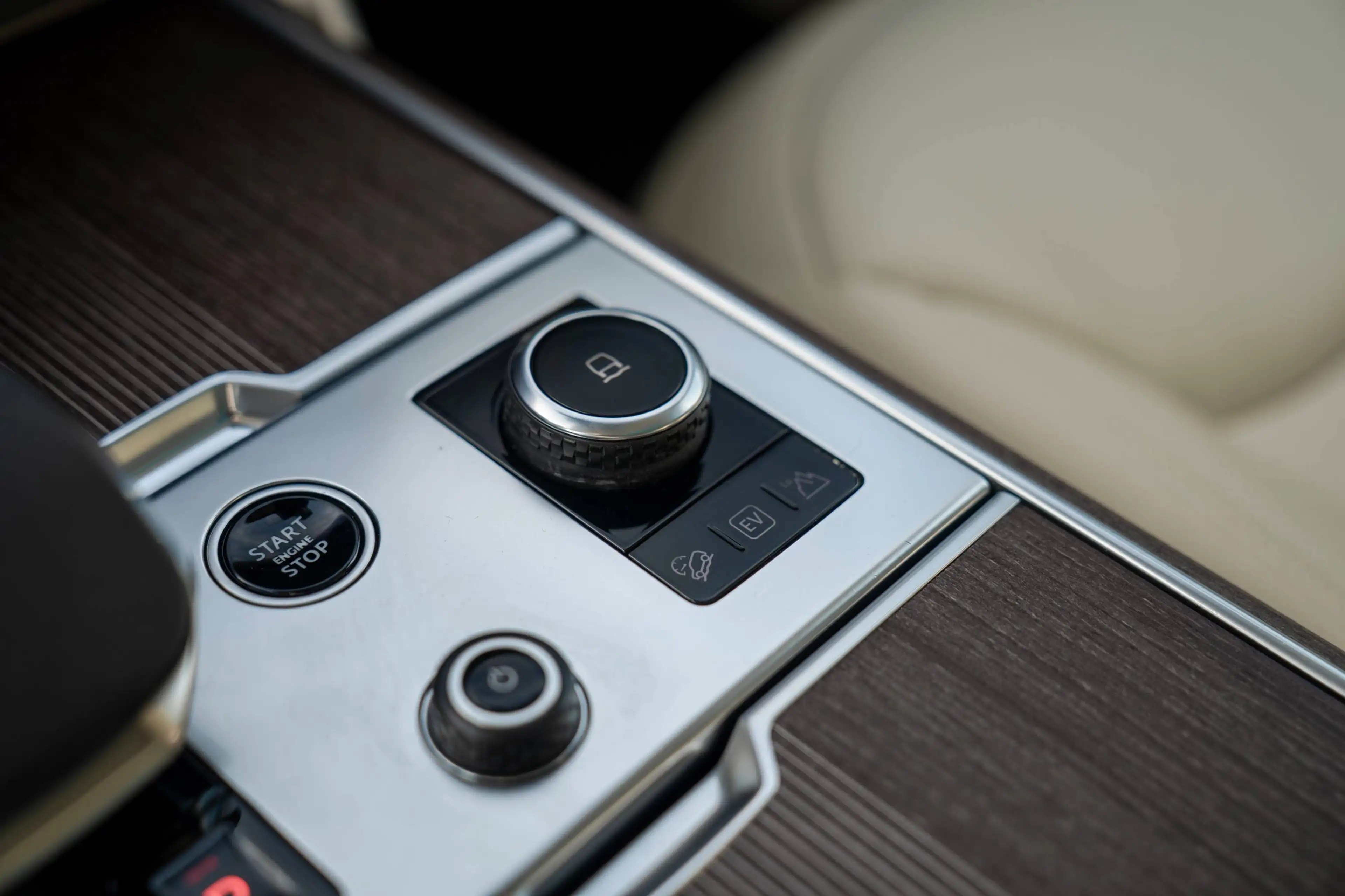 Land Rover Range Rover P440 Autobiography — photo 12