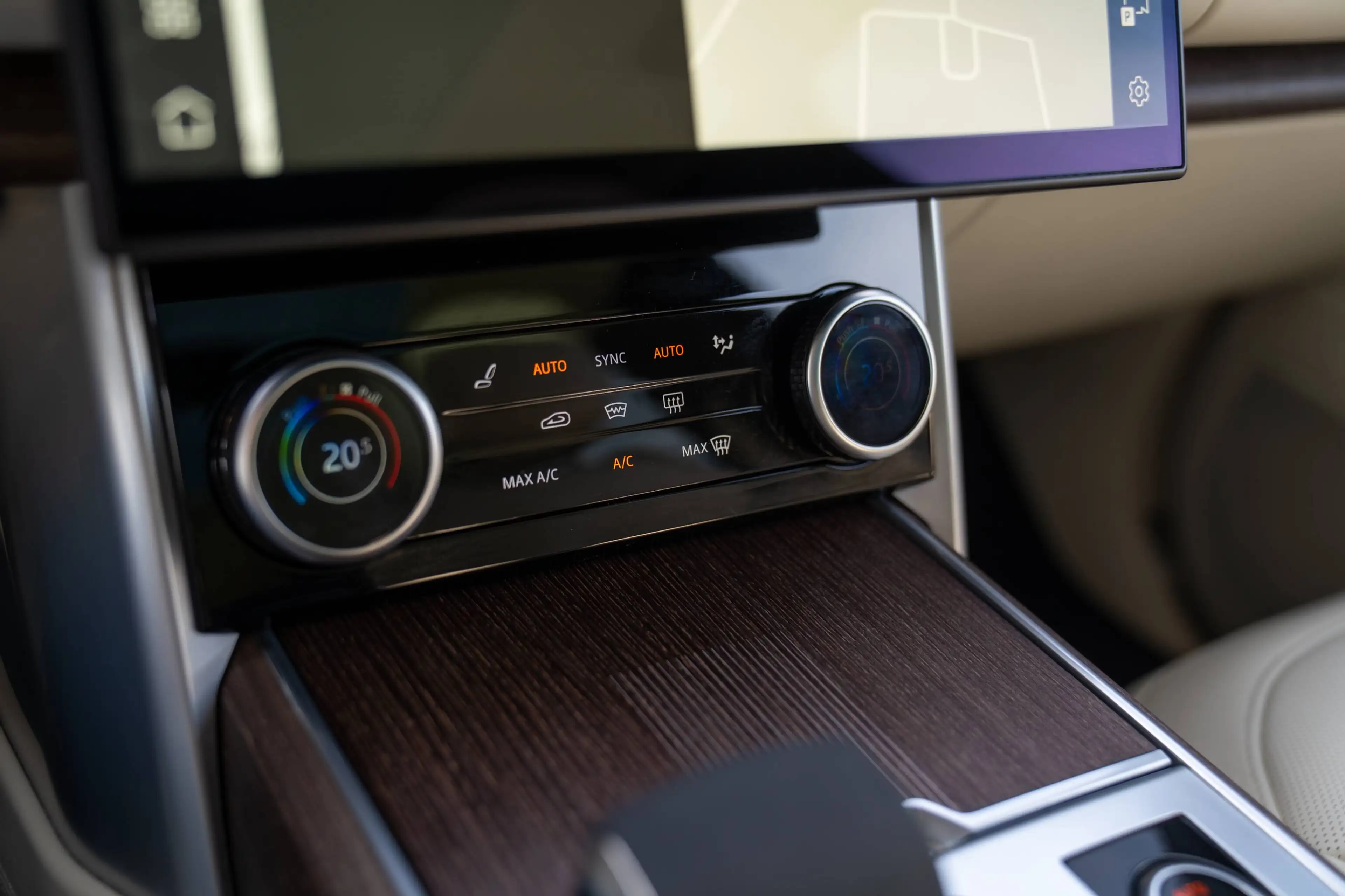 Land Rover Range Rover P440 Autobiography — photo 11
