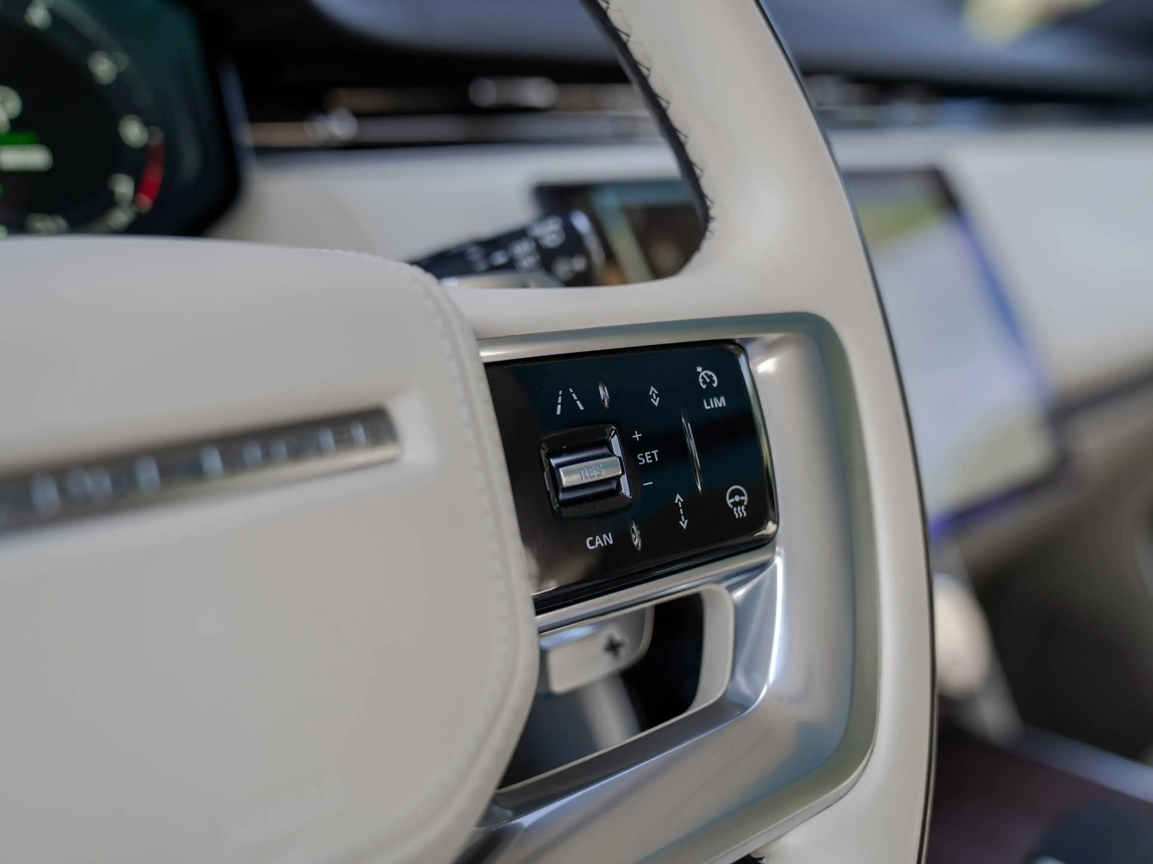 Land Rover Range Rover P440 Autobiography — photo 15
