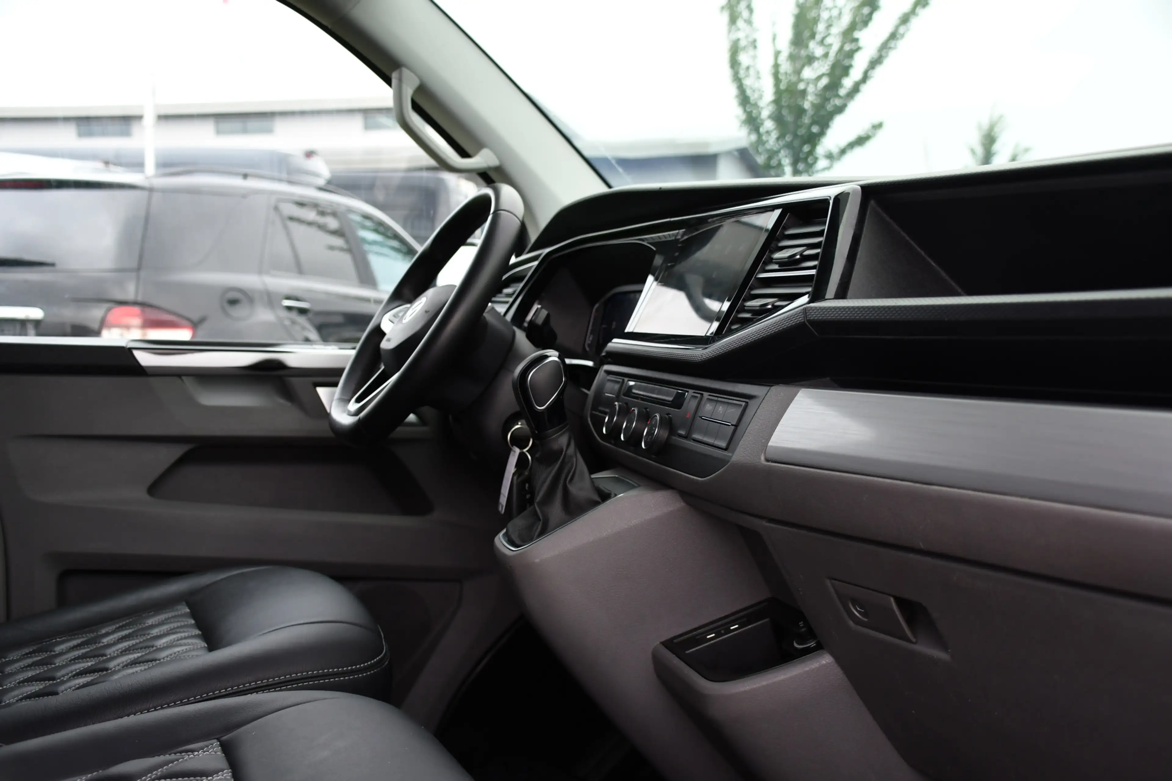 Volkswagen T6.1 Transporter 2.0 TDI L2H1 28 Bulli Virtual, Camera, Carplay, Ad — photo 18