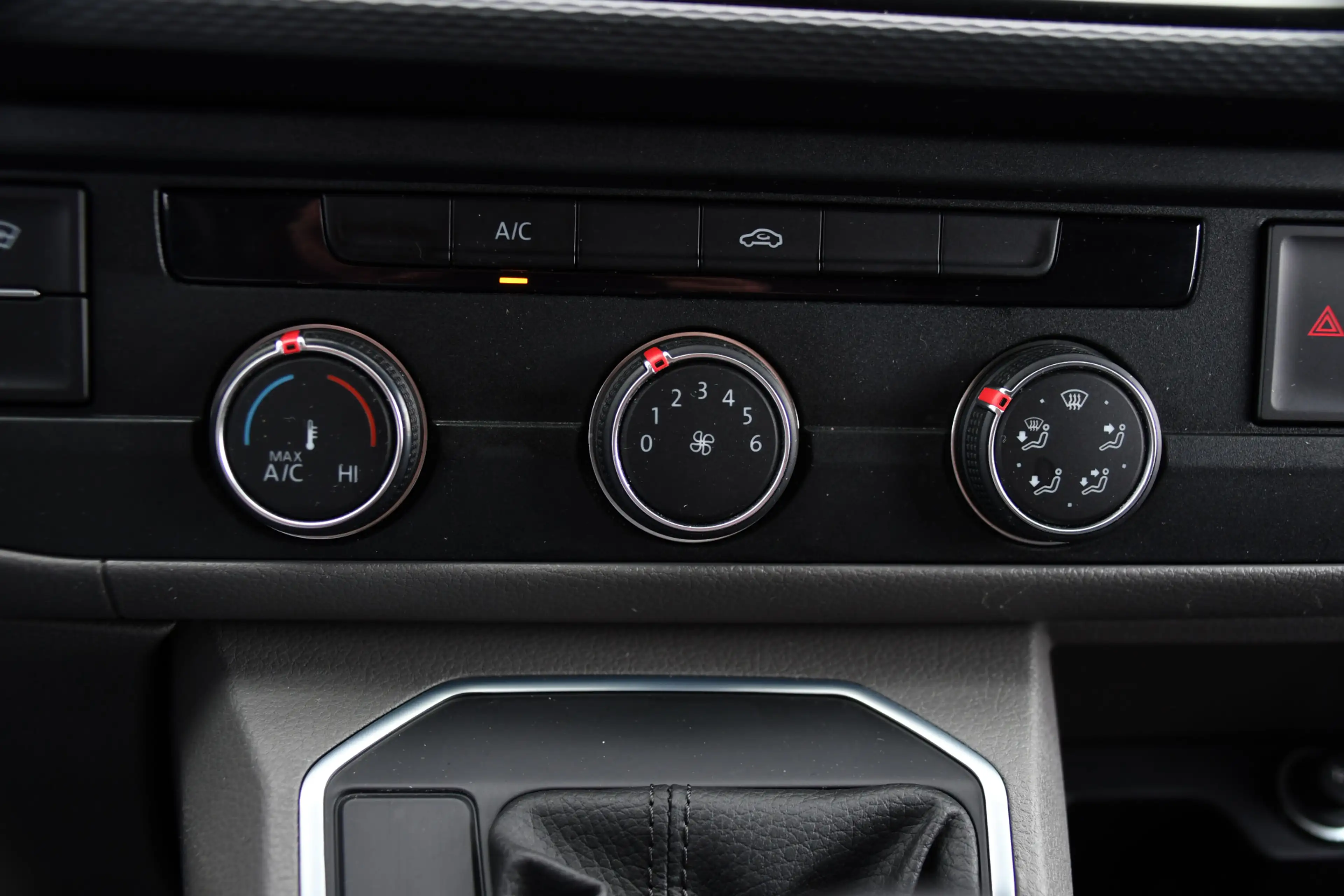 Volkswagen T6.1 Transporter 2.0 TDI L2H1 28 Bulli Virtual, Camera, Carplay, Ad — photo 23