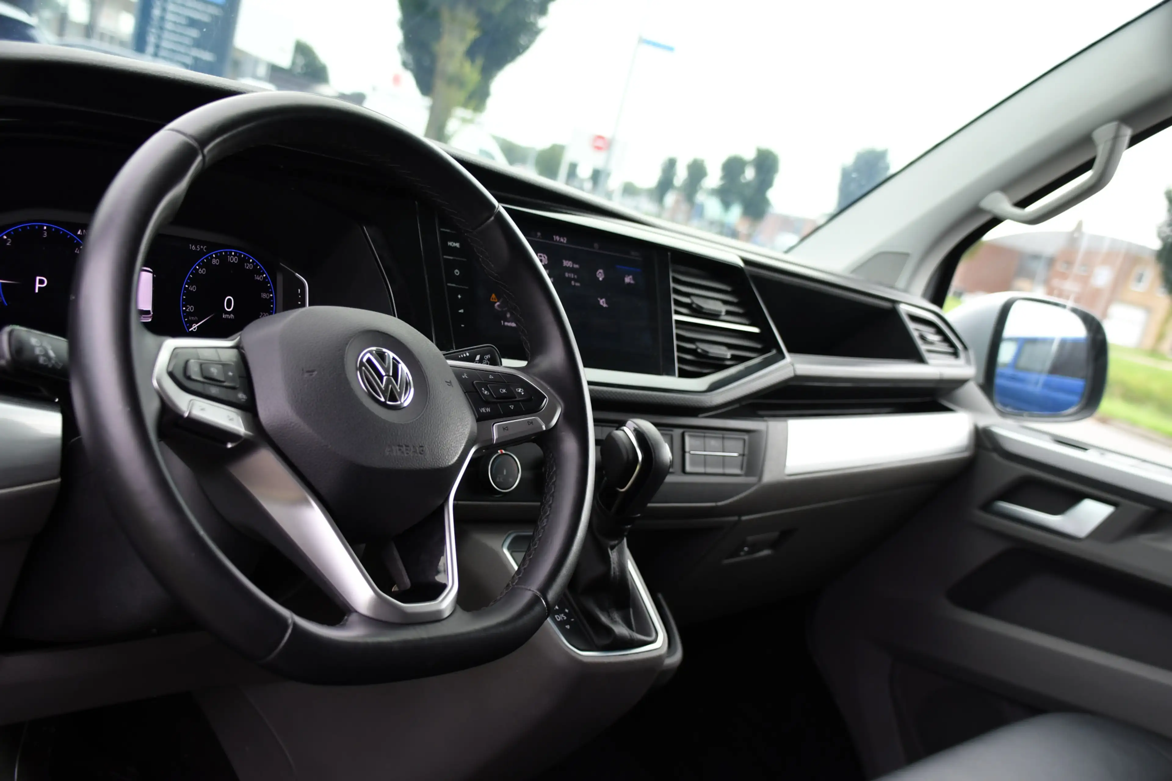 Volkswagen T6.1 Transporter 2.0 TDI L2H1 28 Bulli Virtual, Camera, Carplay, Ad — photo 12