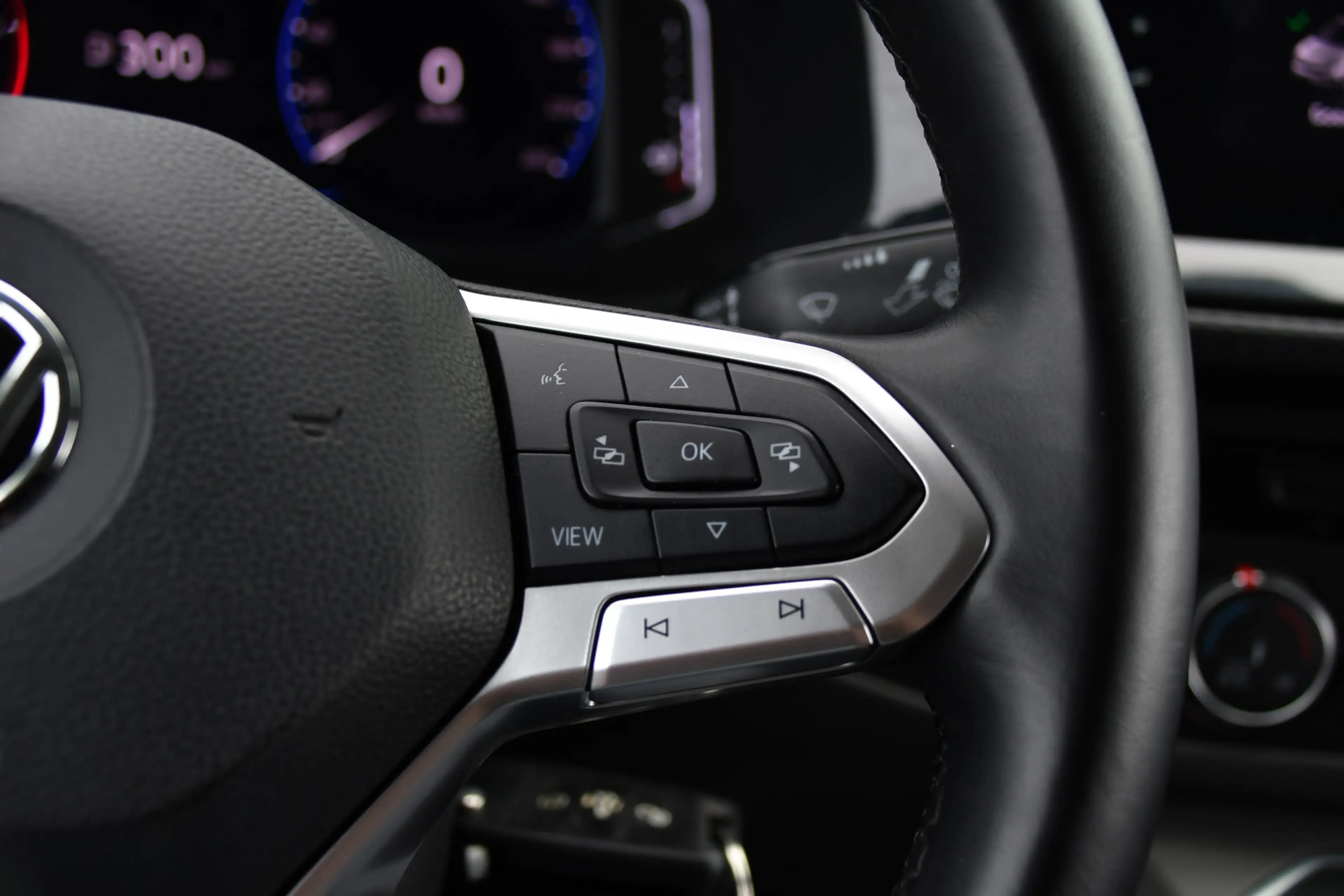 Volkswagen T6.1 Transporter 2.0 TDI L2H1 28 Bulli Virtual, Camera, Carplay, Ad — photo 16