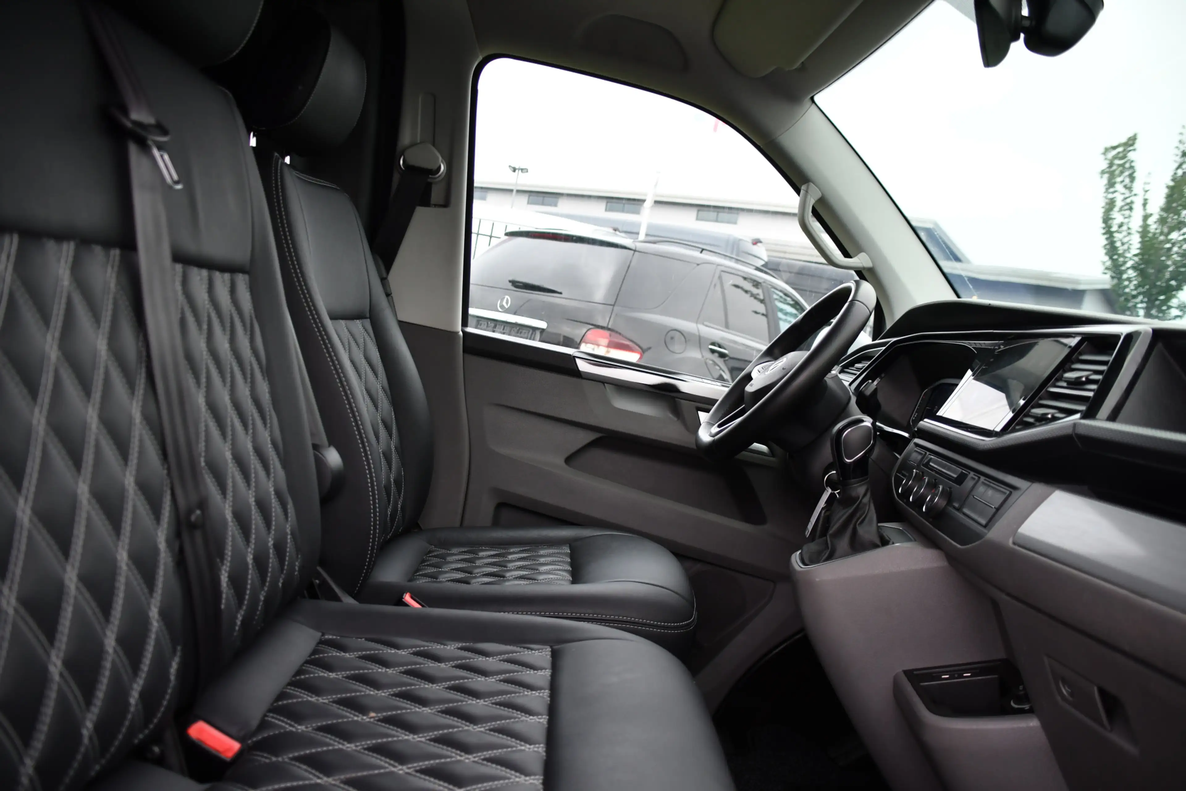 Volkswagen T6.1 Transporter 2.0 TDI L2H1 28 Bulli Virtual, Camera, Carplay, Ad — photo 30