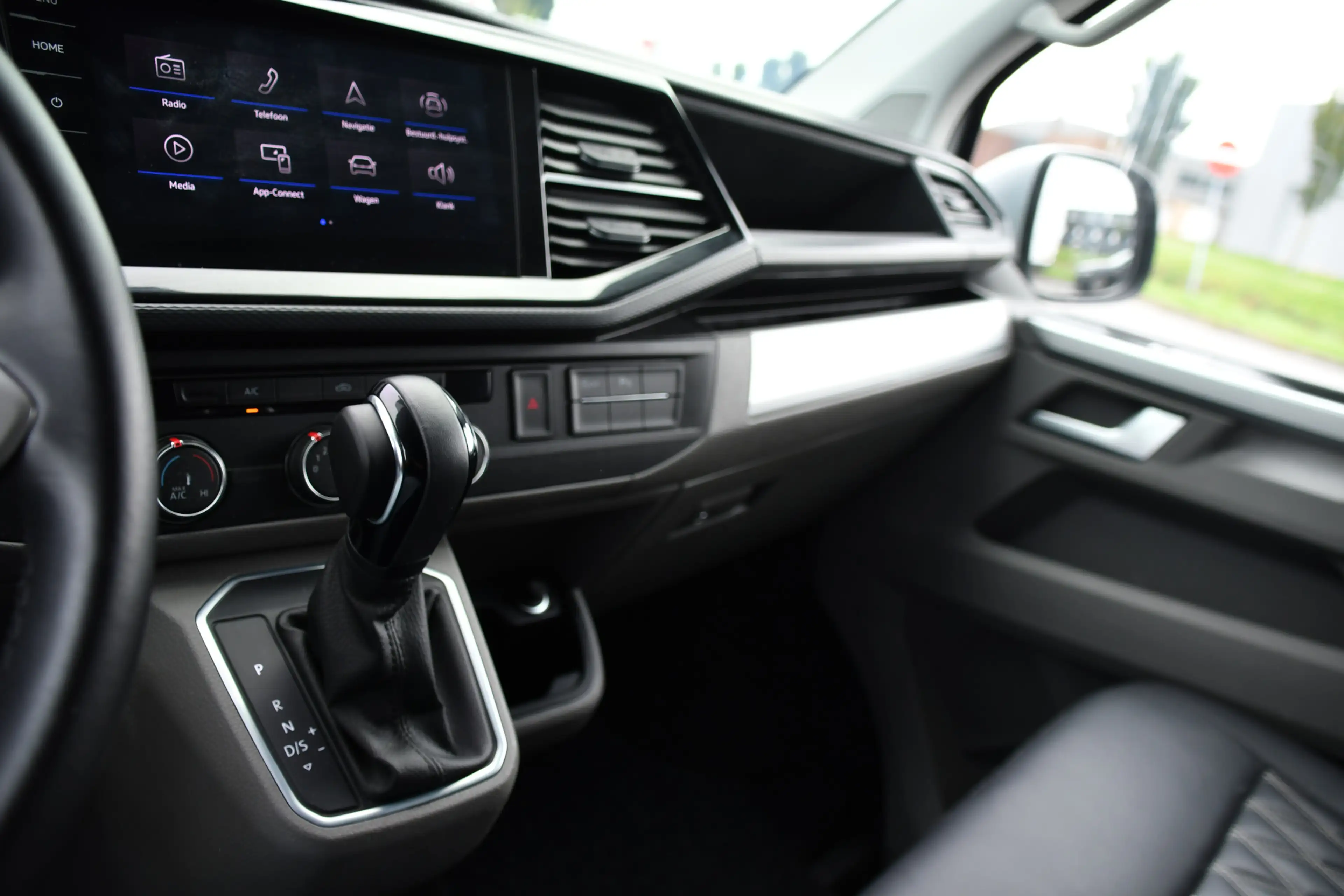 Volkswagen T6.1 Transporter 2.0 TDI L2H1 28 Bulli Virtual, Camera, Carplay, Ad — photo 26