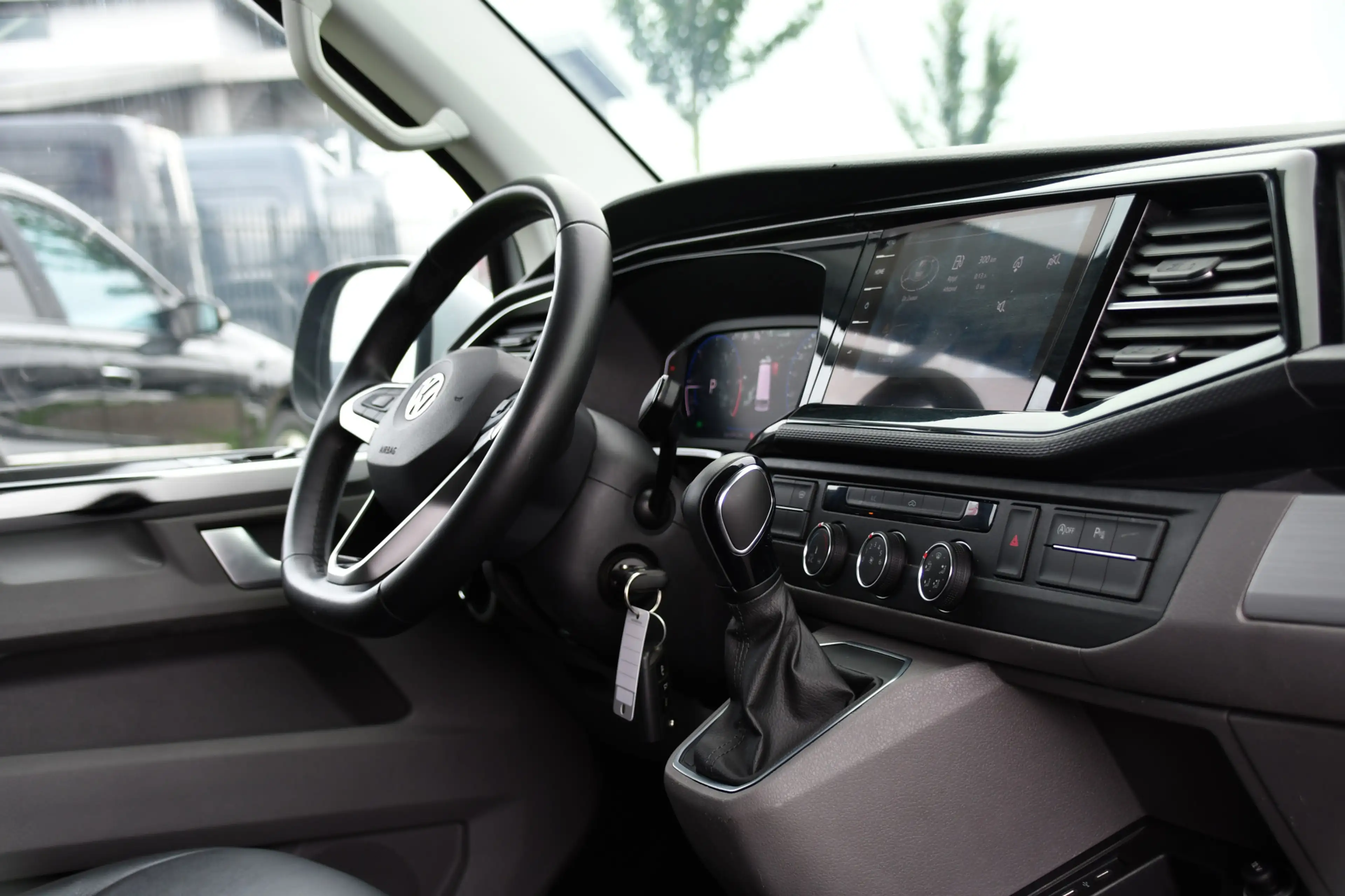 Volkswagen T6.1 Transporter 2.0 TDI L2H1 28 Bulli Virtual, Camera, Carplay, Ad — photo 19