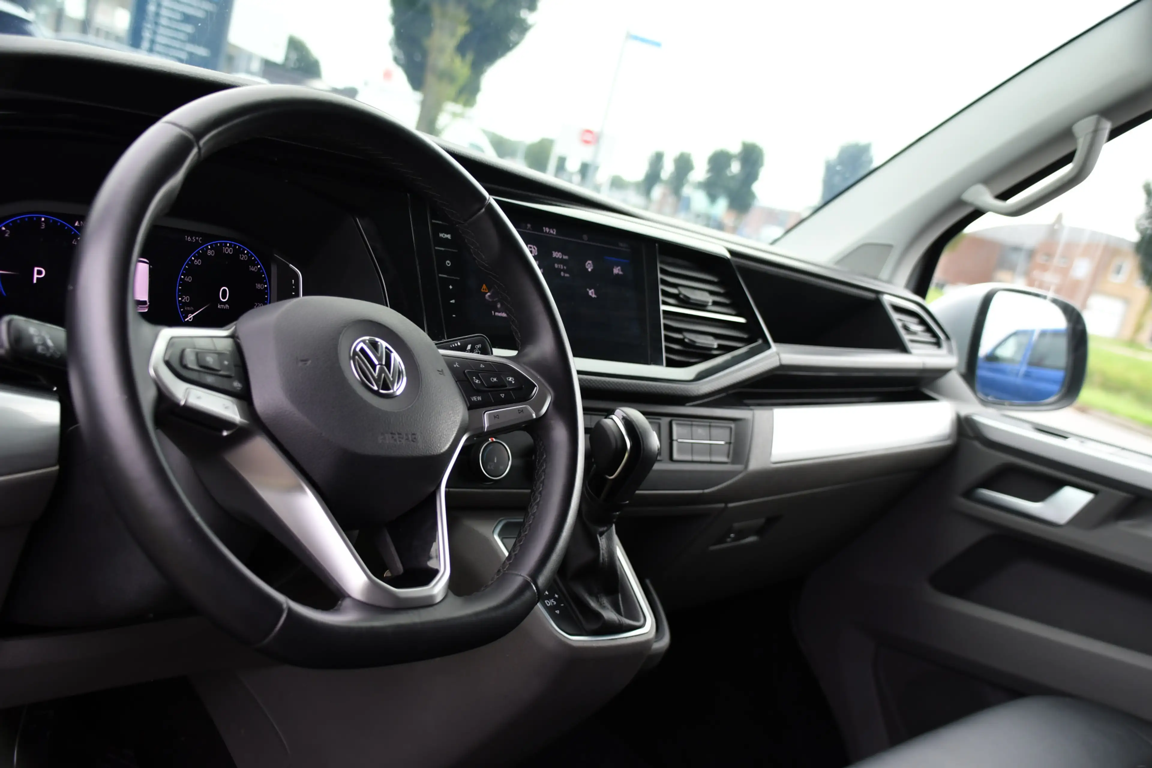 Volkswagen T6.1 Transporter 2.0 TDI L2H1 28 Bulli Virtual, Camera, Carplay, Ad — photo 2