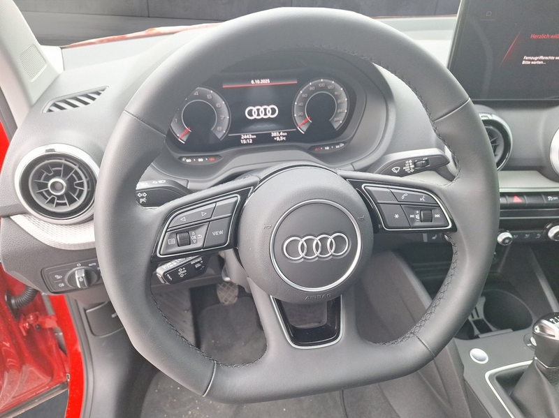Audi Q2 35 TFSI S line — photo 8