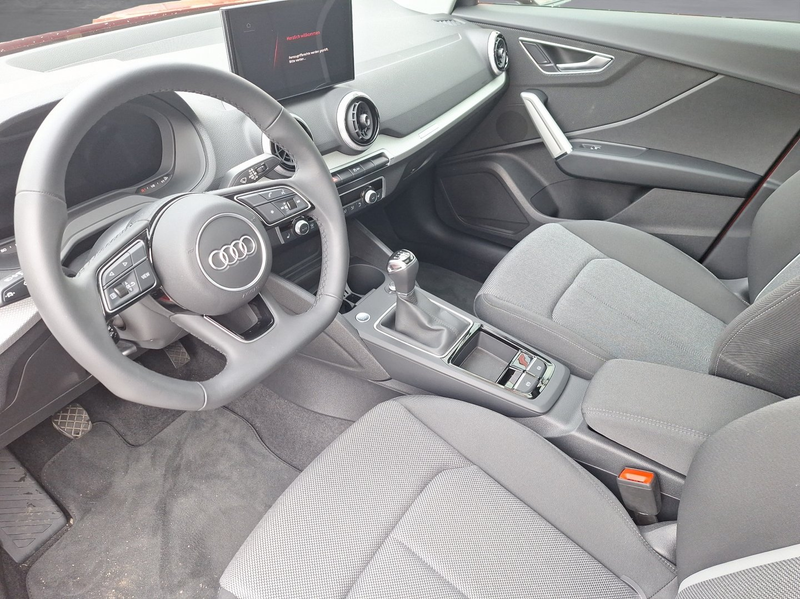 Audi Q2 35 TFSI S line — photo 6