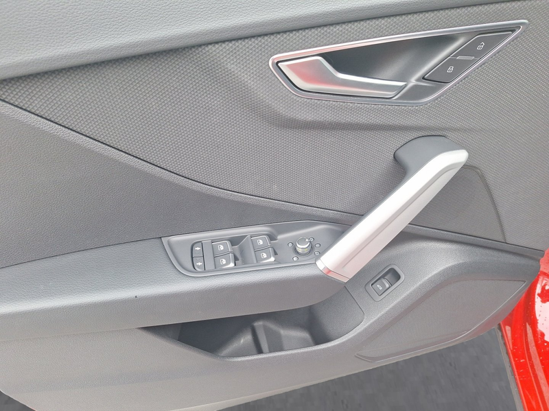 Audi Q2 35 TFSI S line — photo 12