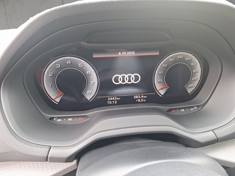 Audi Q2 35 TFSI S line — photo 9
