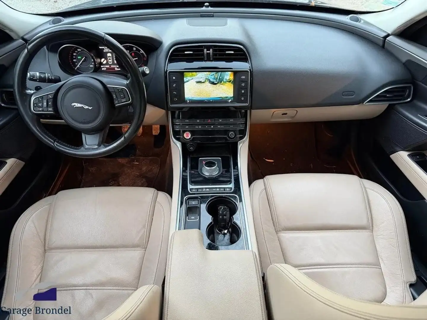 Jaguar XE 2.0D 163cv limited BVA 1ère main Vert - 2