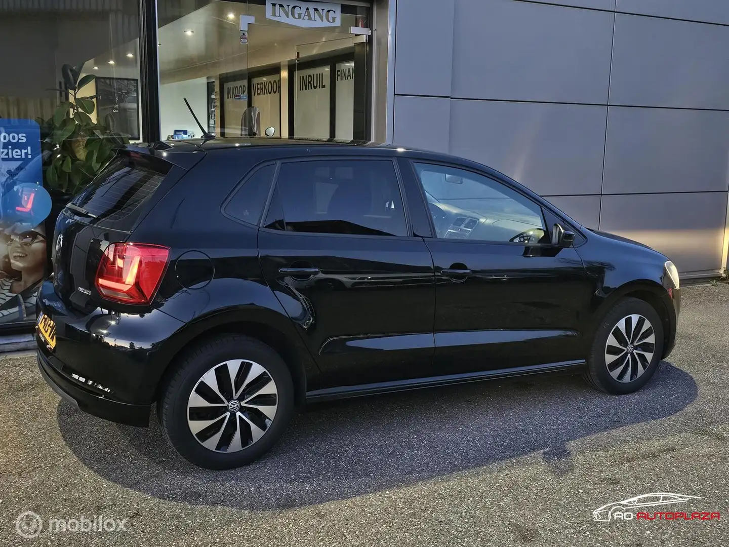 Volkswagen Polo 1.0 TSI BlueMotion Camera/Stoelverwarming/Subwoofe Zwart - 2