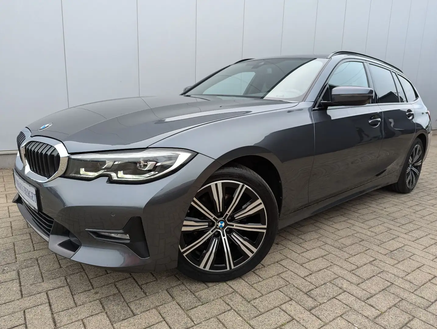 BMW 320 d xDrive Touring Sport-Automatik Sport Line Grau - 1
