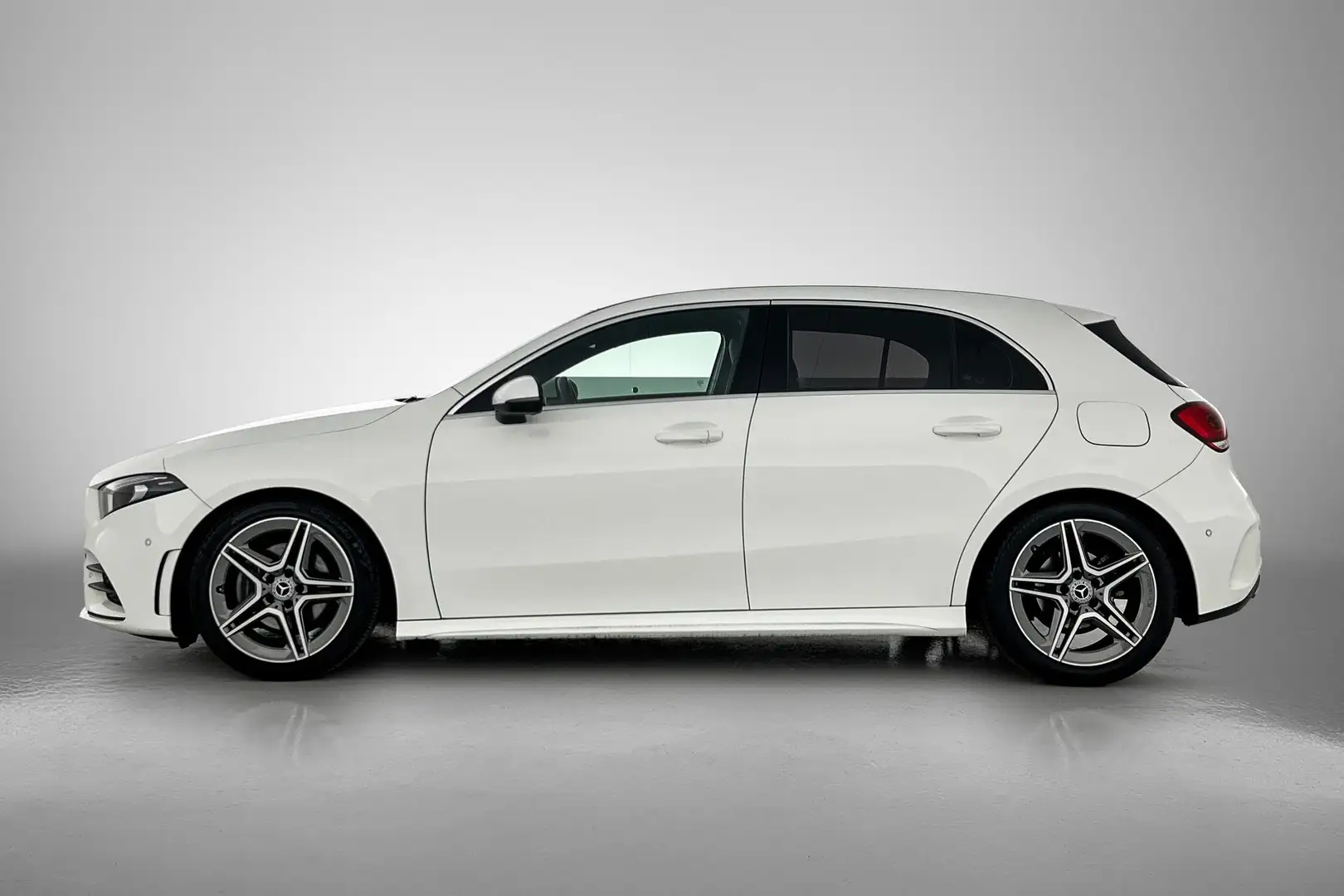 Mercedes-Benz A 180 Business Solution AMG Sfeerverichting, Carplay Wit - 2