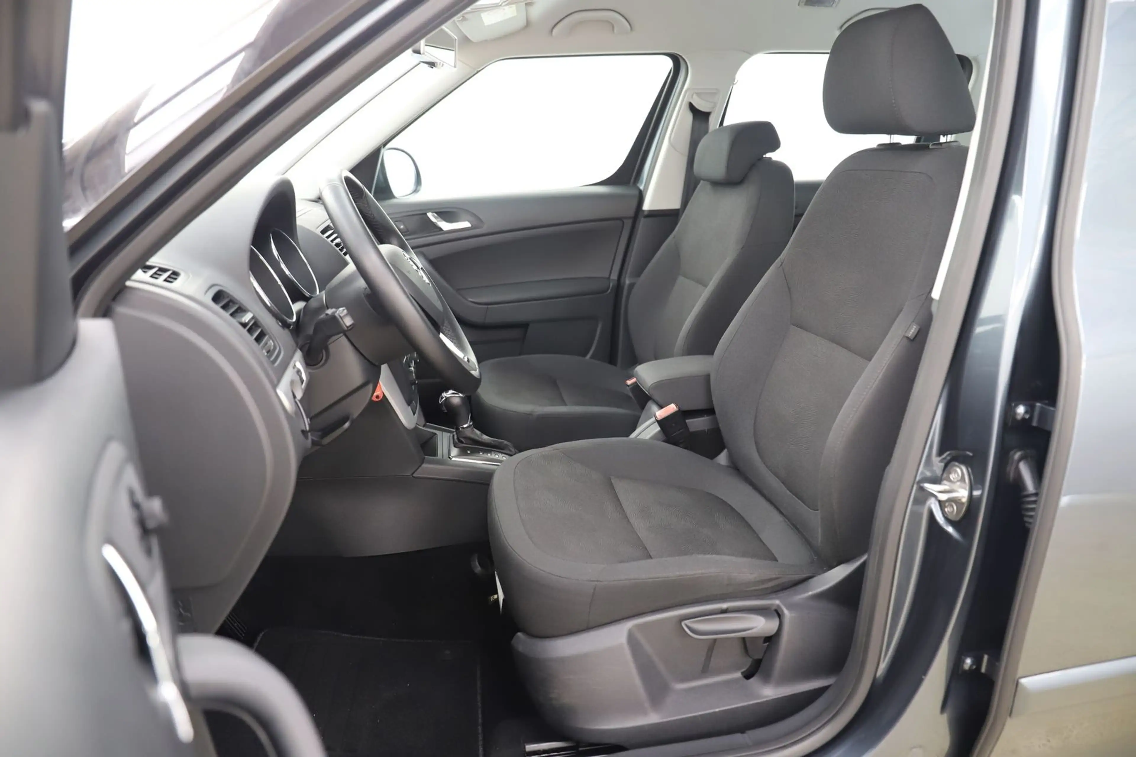 Skoda Yeti 1.2TSI 105PS Automatik Ambition Klima PDC — photo 9