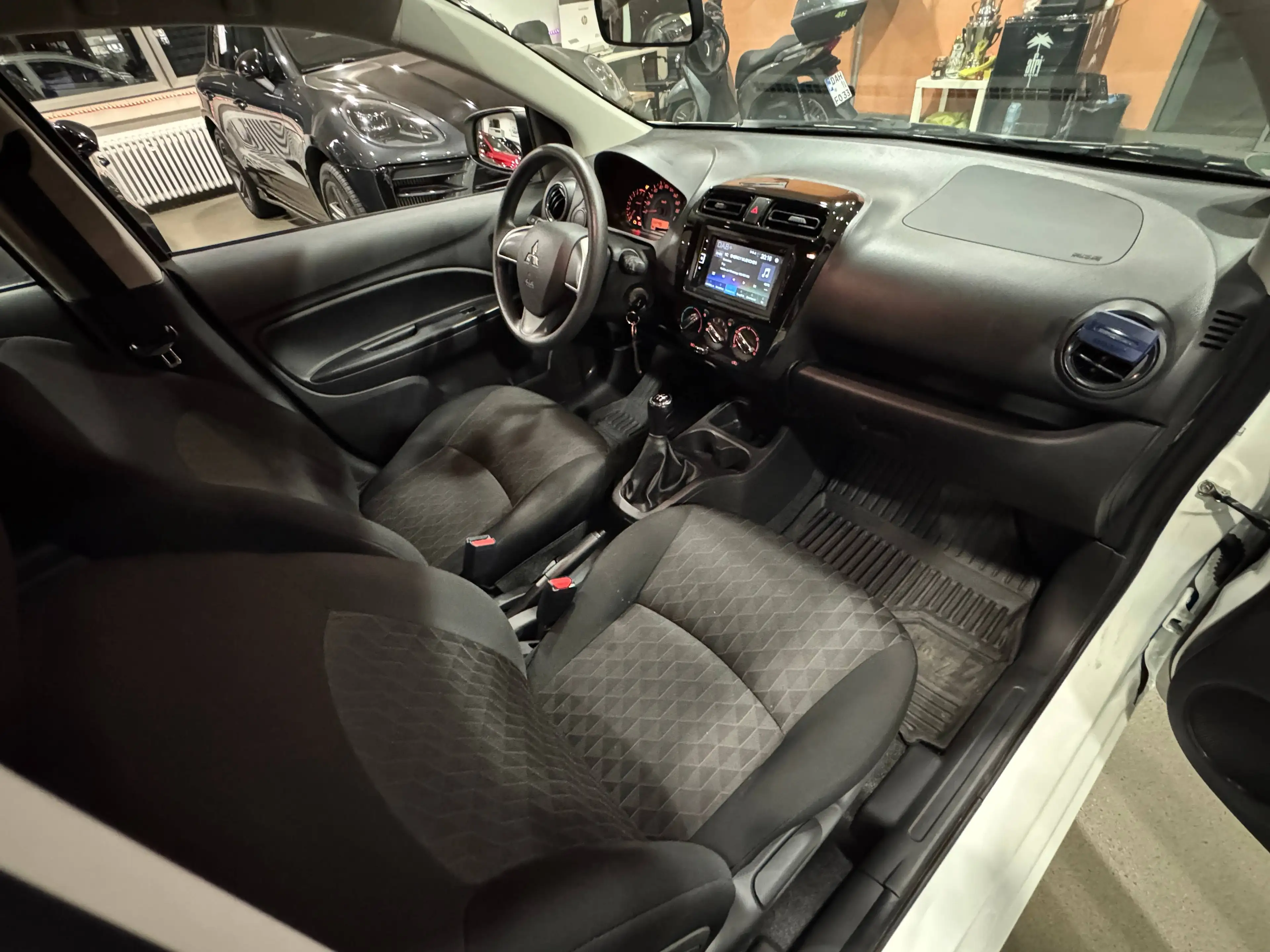 Mitsubishi Space Star Select 1,2i,KLIMA,Servo,ZV mit FUNK,Werksgarantie — photo 13