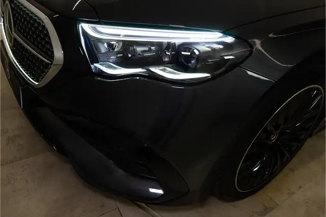 Mercedes-Benz E-Class view 12
