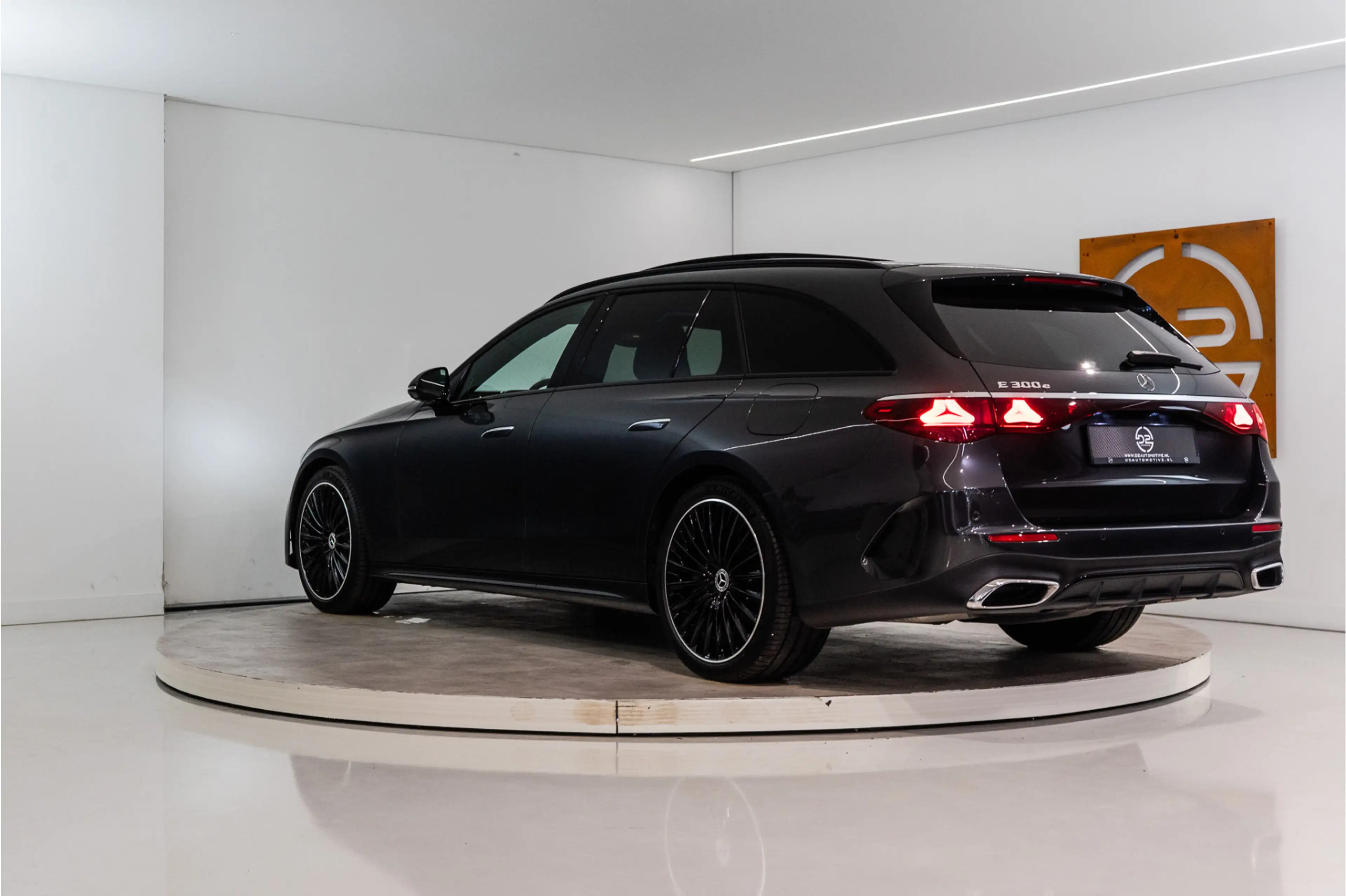 Mercedes-Benz E 300 Estate e Premium+ AMG 313PK | Burmester | Pano | T — photo 3
