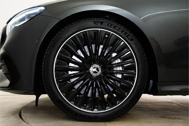 Mercedes-Benz E-Class view 14