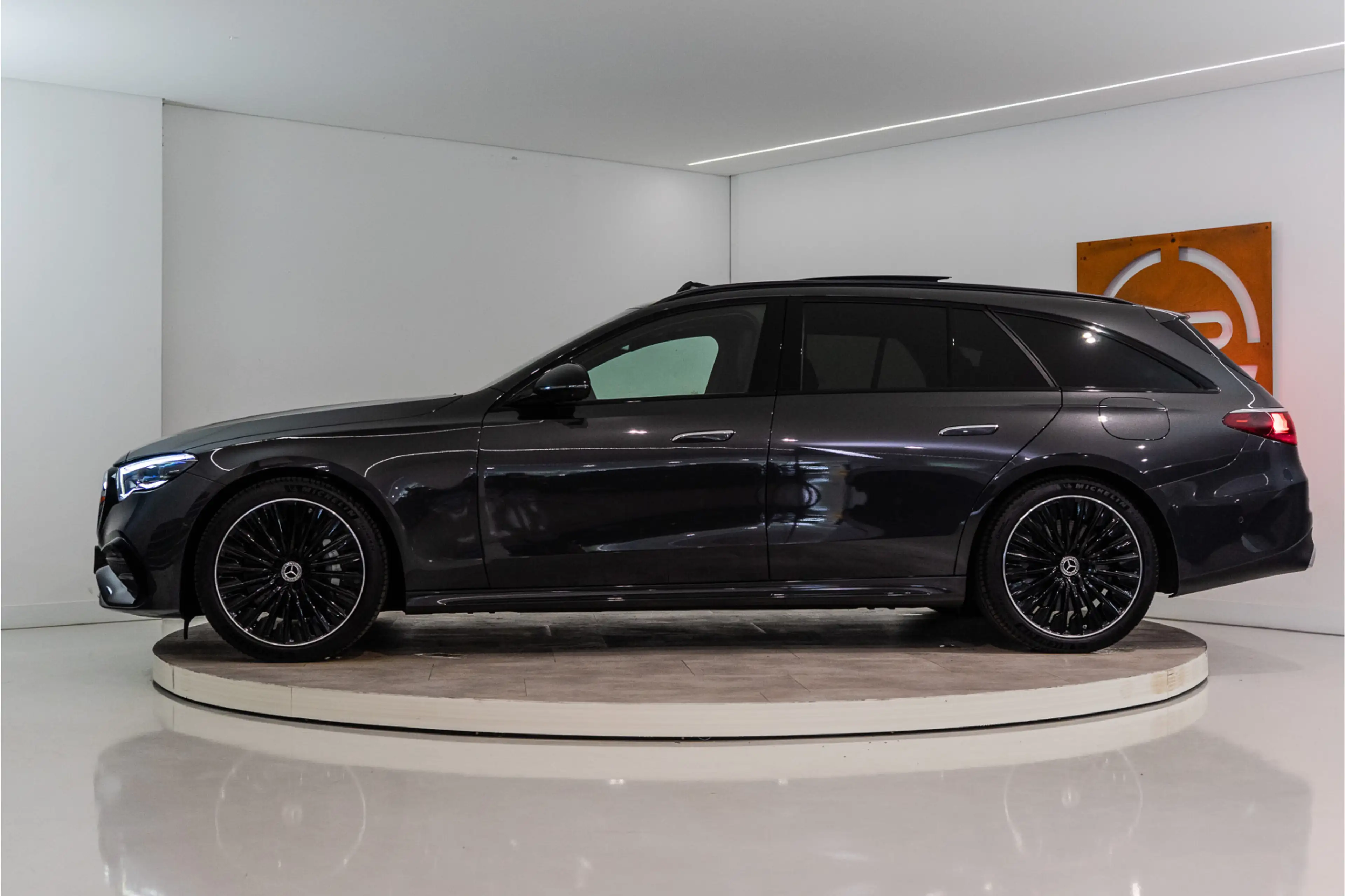 Mercedes-Benz E 300 Estate e Premium+ AMG 313PK | Burmester | Pano | T — photo 2