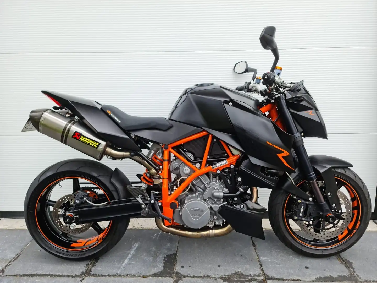 KTM 990 Super Duke KTM 990 Super Duke R - 1