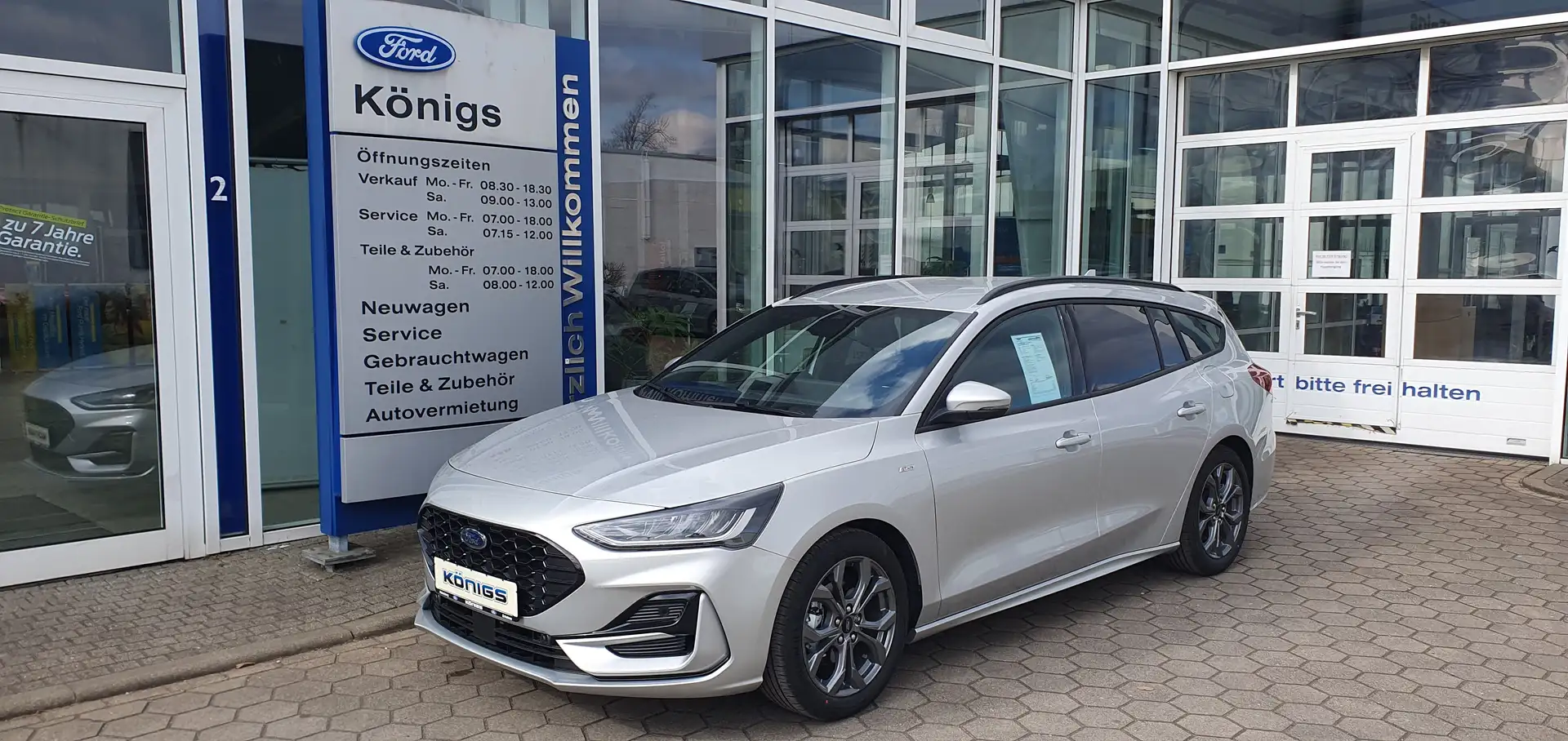 Ford Focus ST-Line X "Navigation - Parkpilot - KeyFree " Zilver - 1