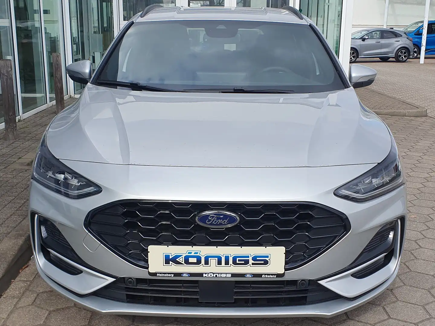 Ford Focus ST-Line X "Navigation - Parkpilot - KeyFree " Zilver - 2