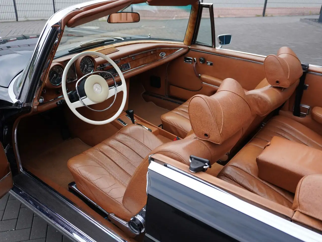 Mercedes-Benz 280 SE 3,5 Cabrio orig.o4o Schwarz HH-Ausl., foto 9
