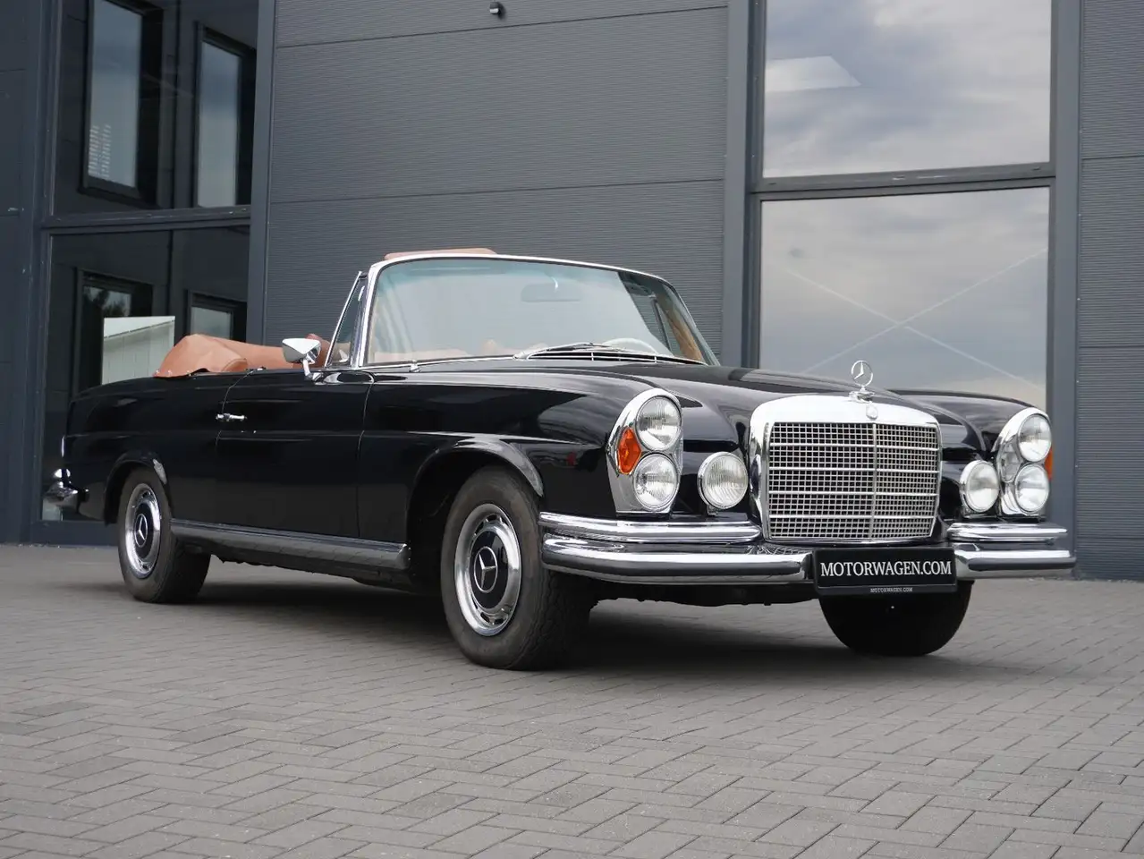 Mercedes-Benz 280 SE 3,5 Cabrio orig.o4o Schwarz HH-Ausl., foto 1