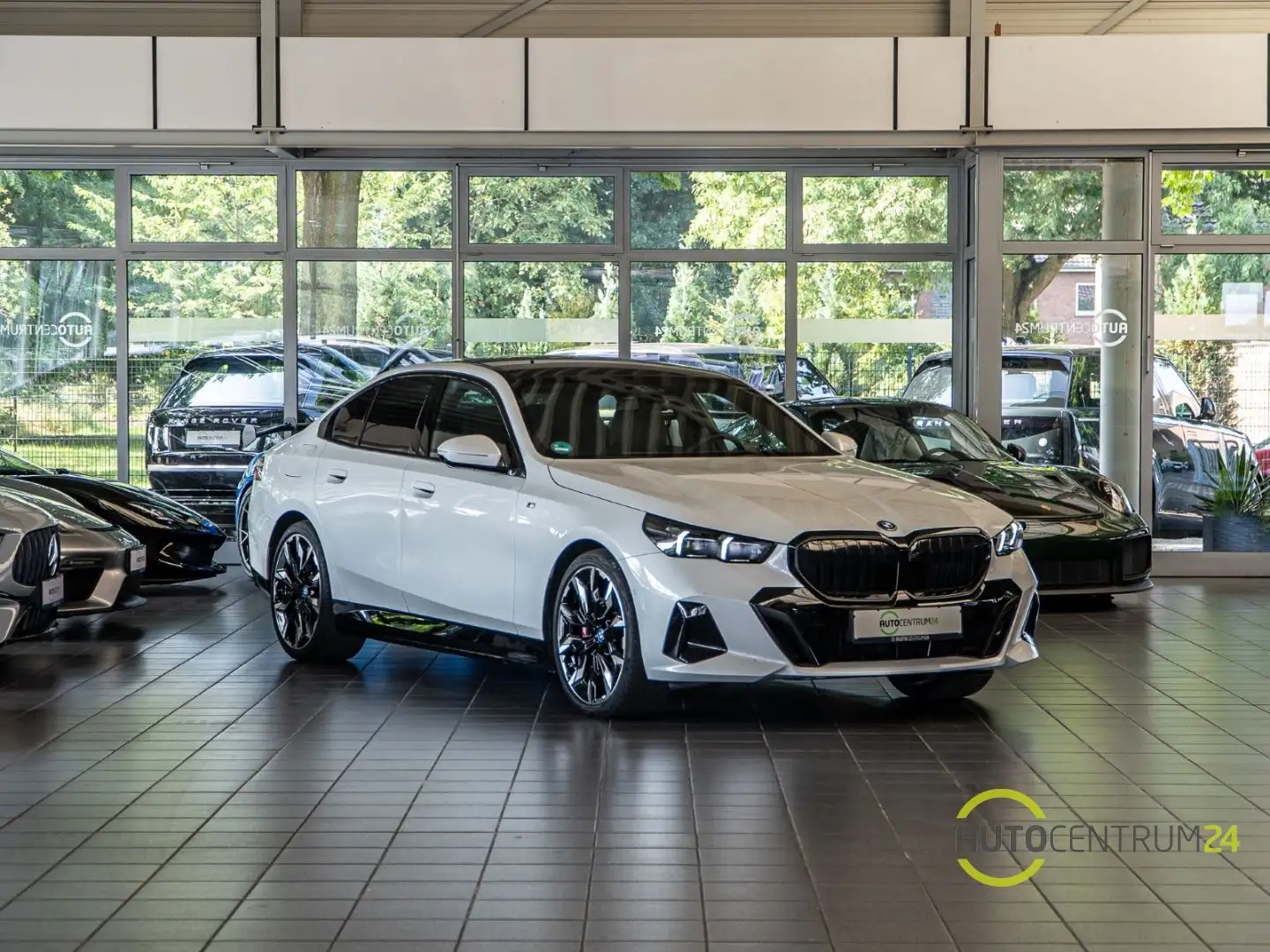 BMW 550 e xDrive M Sport Inno Travel Carbon Comfort Blanc - 1