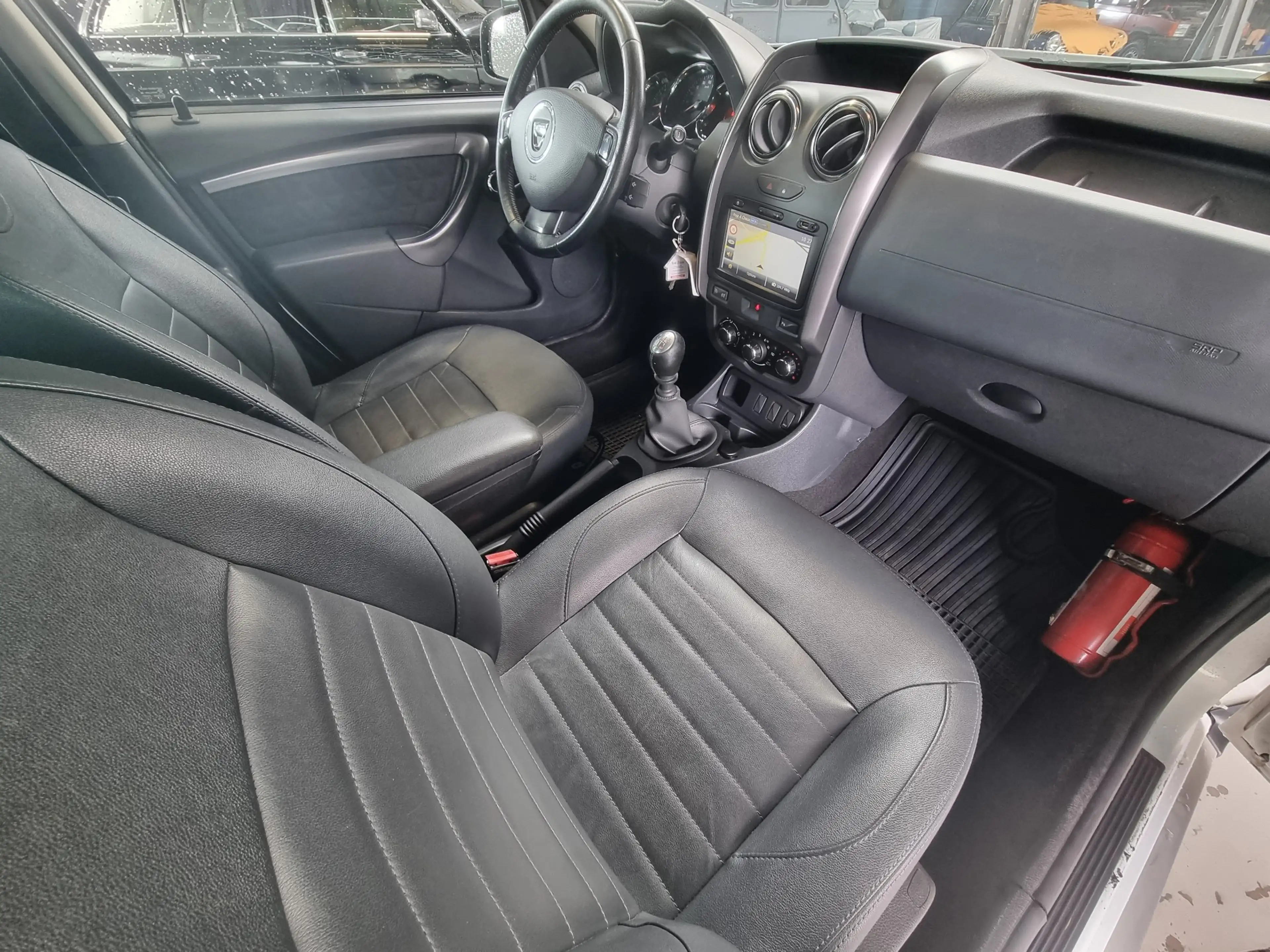 Dacia Duster Duster 1.2 TCe 4x2 Prestige * FULL OPTIONS * CUIR — photo 8