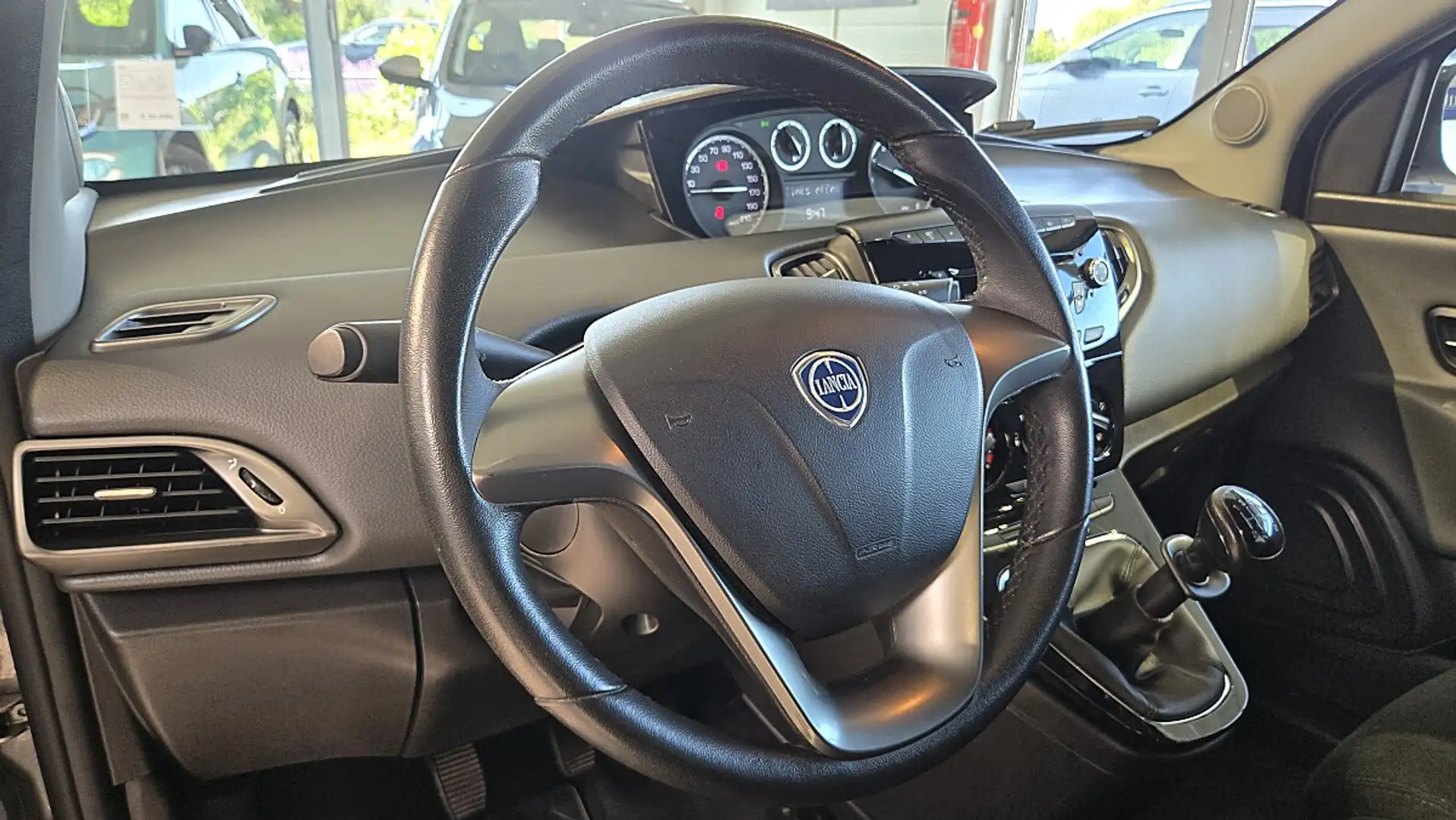 Lancia Ypsilon 1.2 8V --WENIG KILOMETER-- Grau - 2