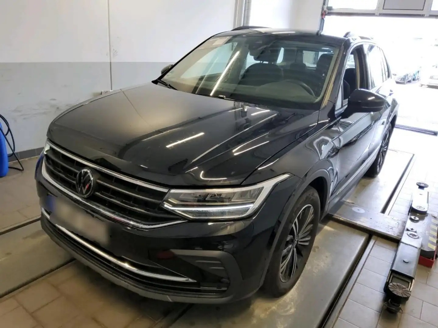 Volkswagen Tiguan 2.0 TDI DSG 4Motion AHK Navi Standheizg Noir - 2