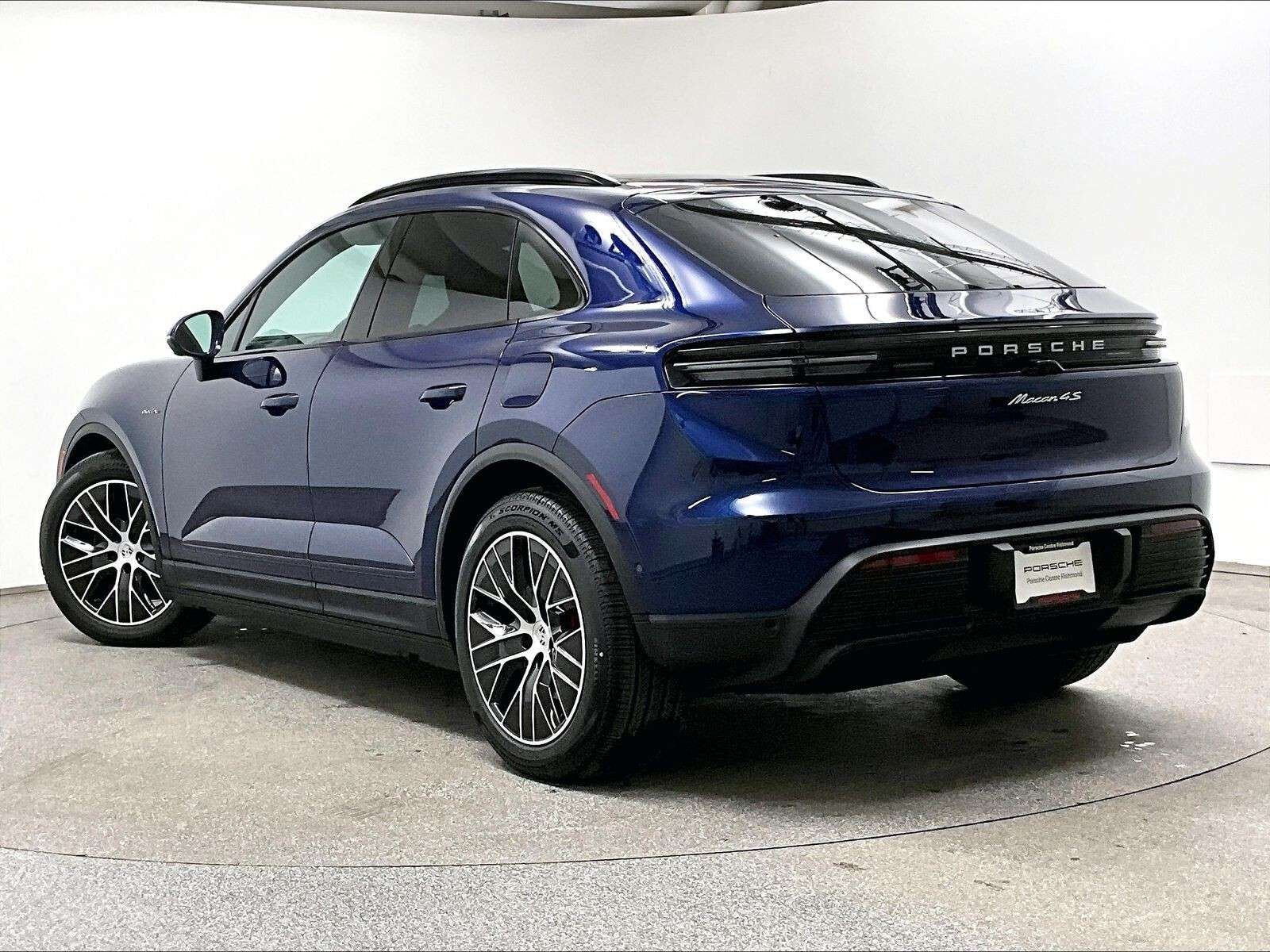 2025 Porsche Macan Electric 4S thumb 7
