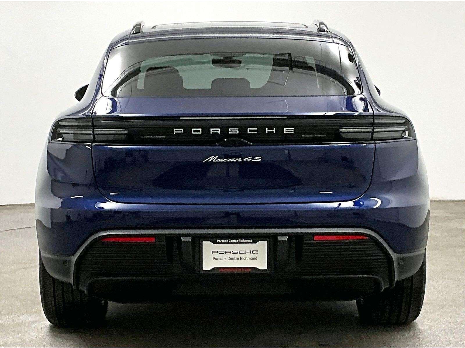 2025 Porsche Macan Electric 4S thumb 6