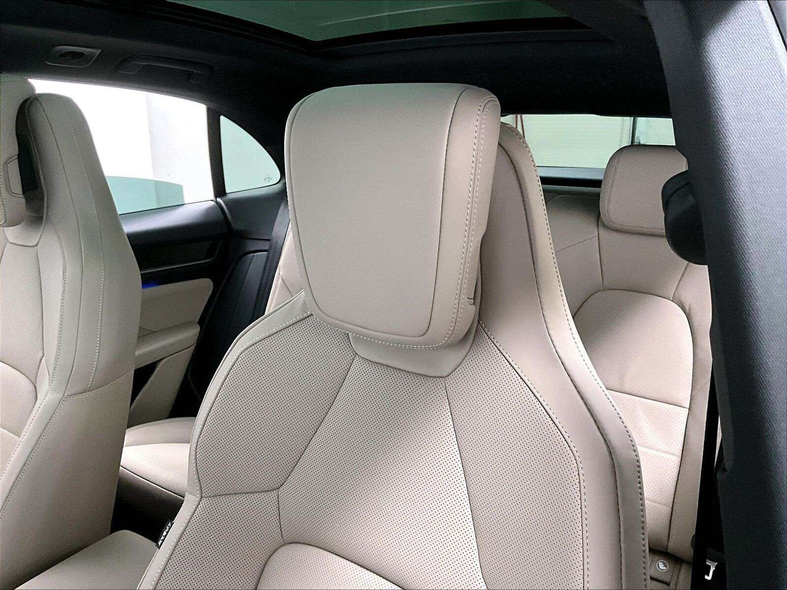 2025 Porsche Macan Electric 4S thumb 13