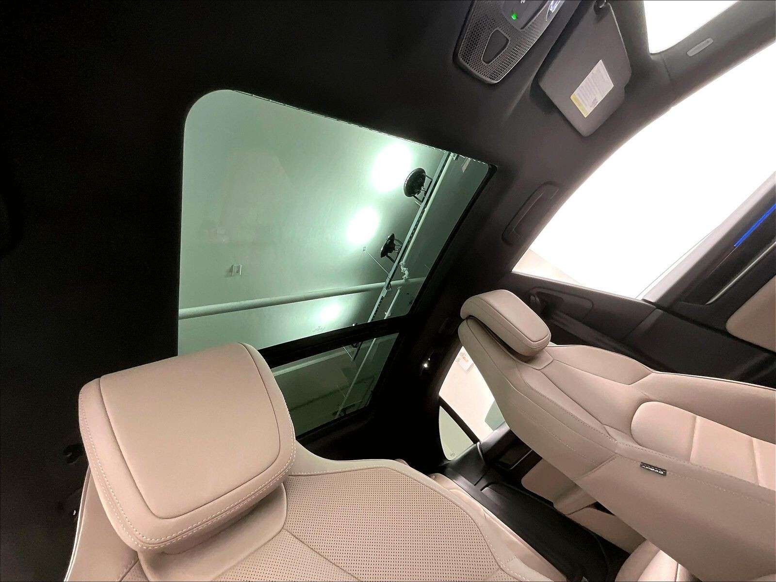 2025 Porsche Macan Electric 4S thumb 29