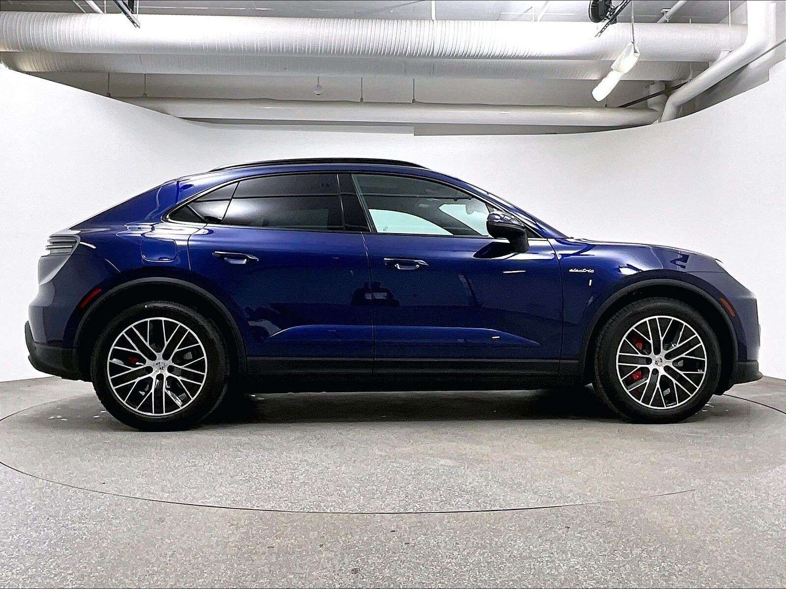 2025 Porsche Macan Electric 4S alt 4