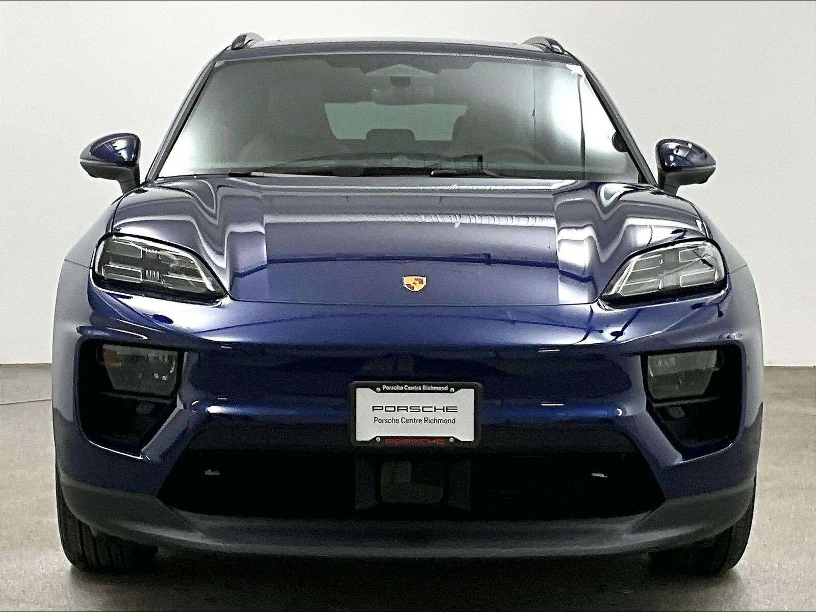 2025 Porsche Macan Electric 4S alt 2